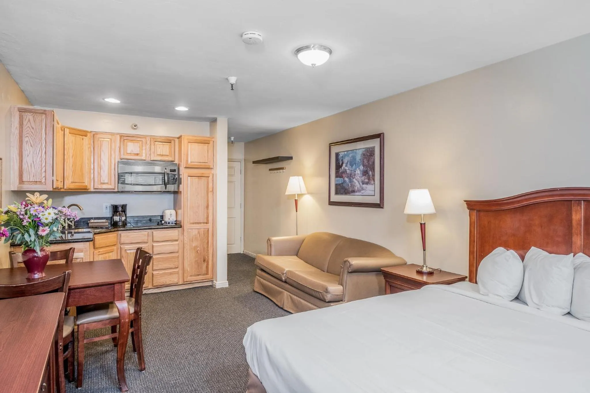 Kitchen or kitchenette, Bed in Sweetwater Lift Lodge