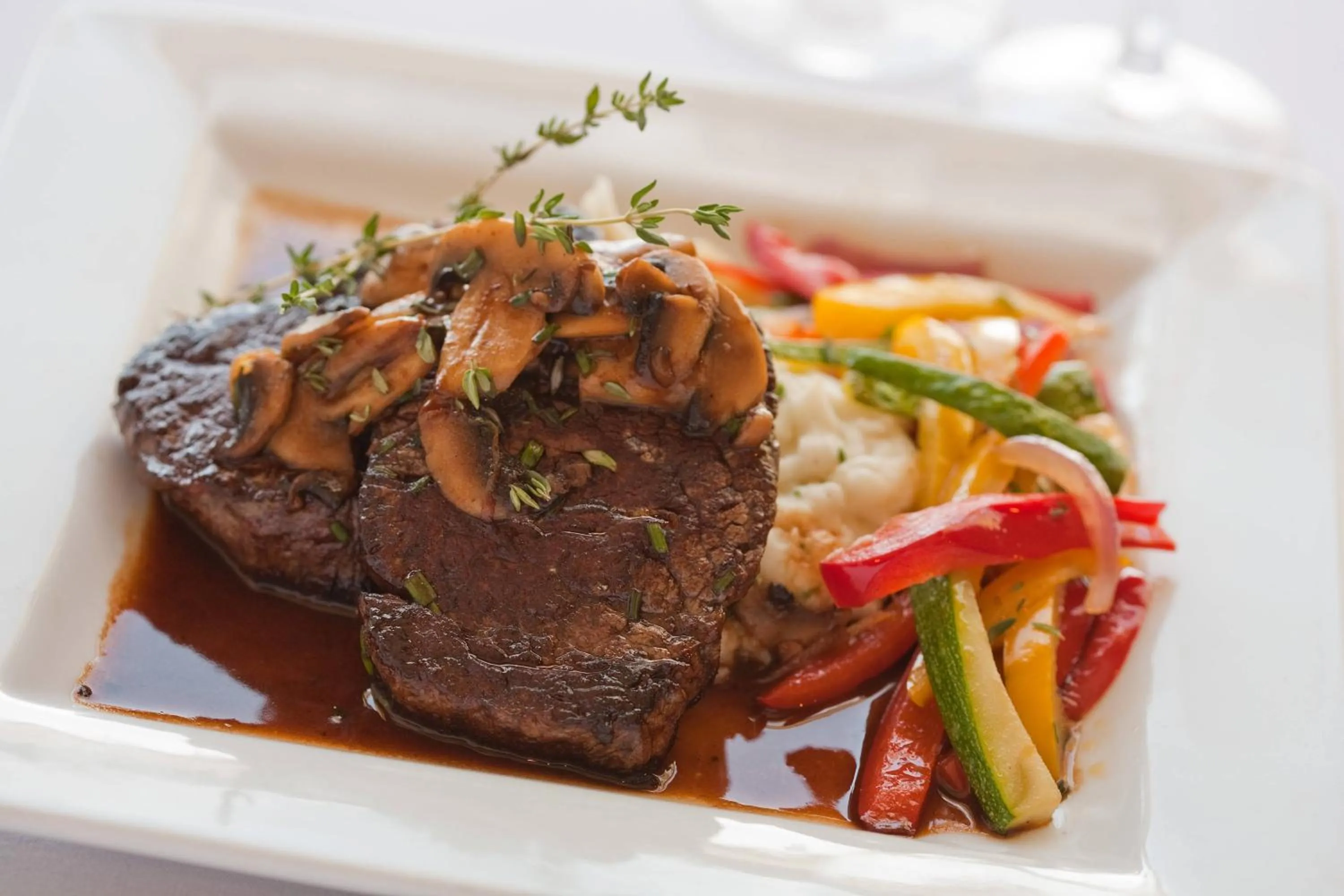 Restaurant/places to eat in Sheraton Portsmouth Harborside Hotel