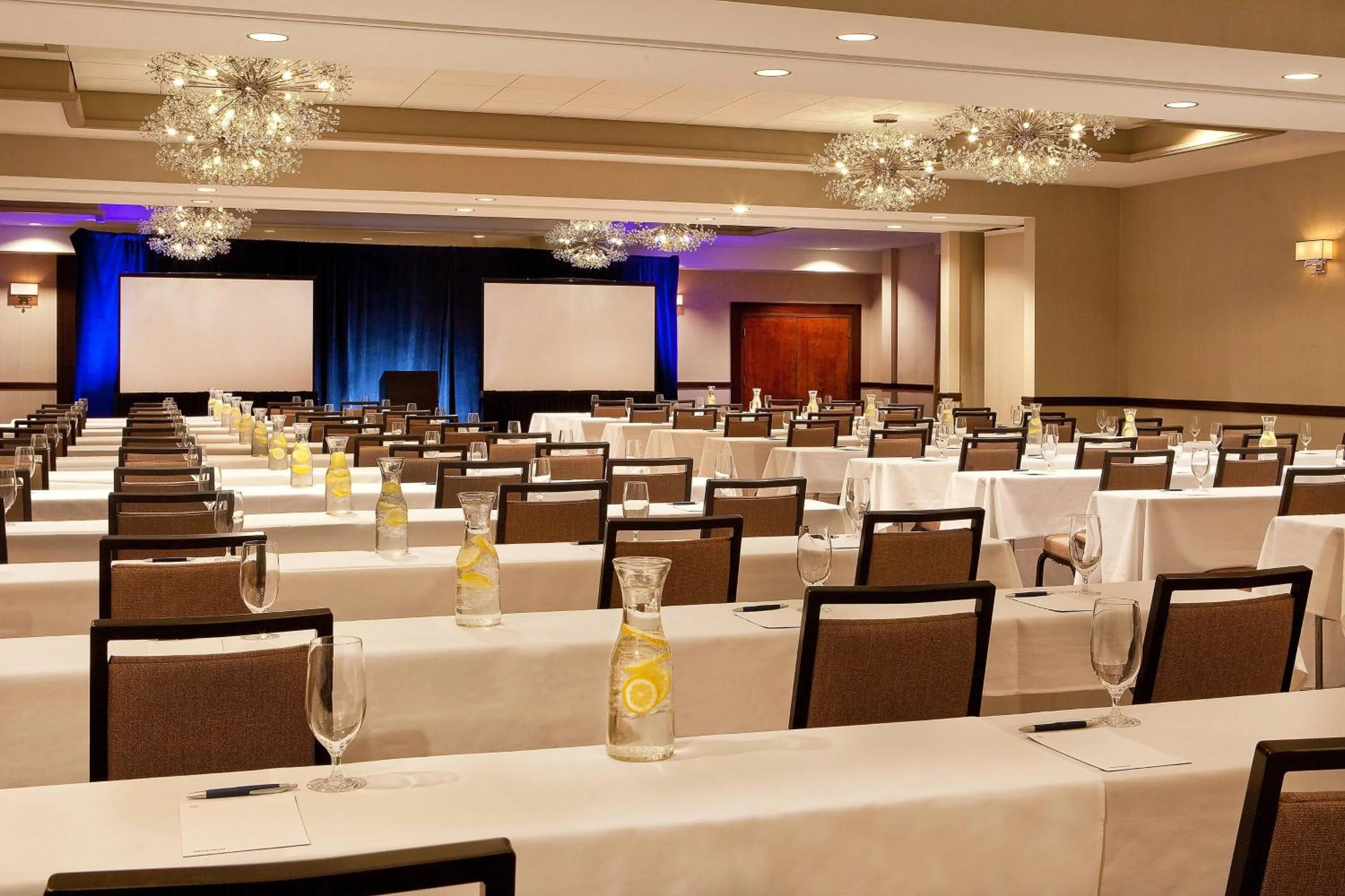 Meeting/conference room in Sheraton Portsmouth Harborside Hotel