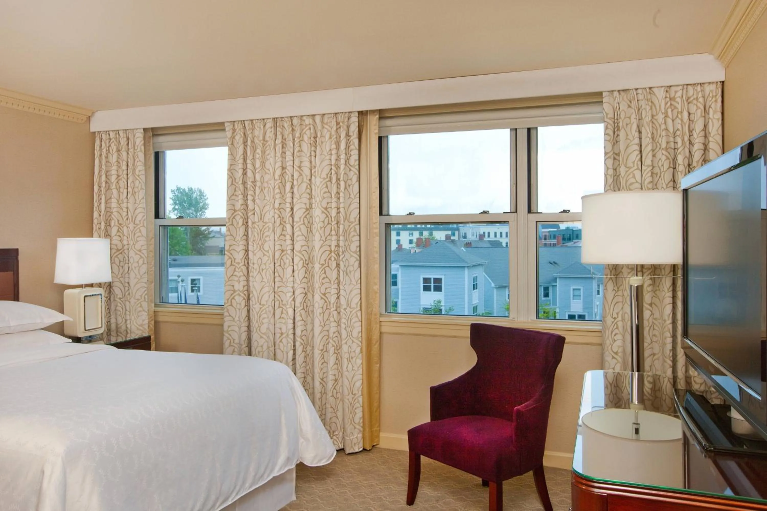 Bedroom, Bed in Sheraton Portsmouth Harborside Hotel