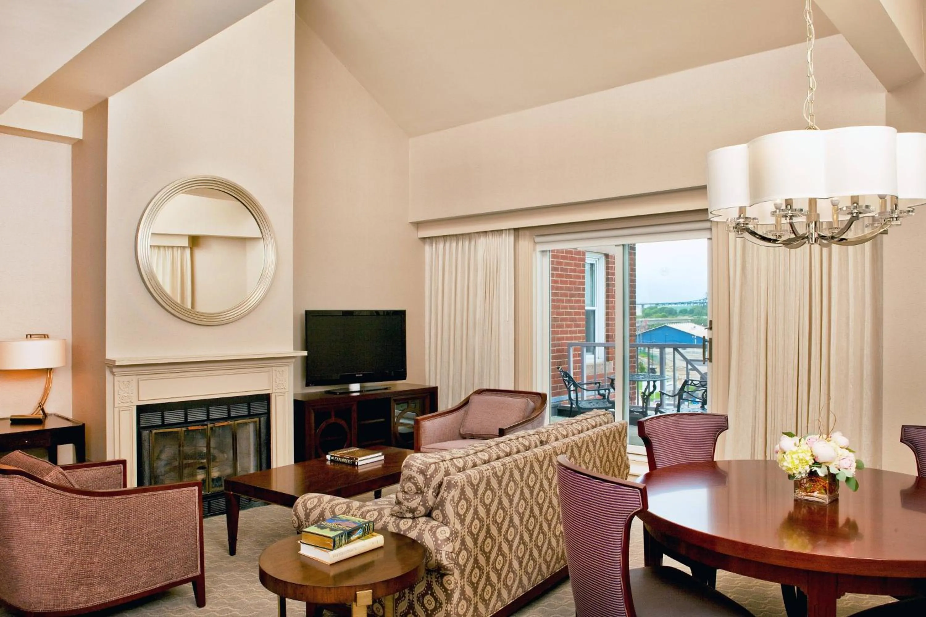 Bedroom in Sheraton Portsmouth Harborside Hotel