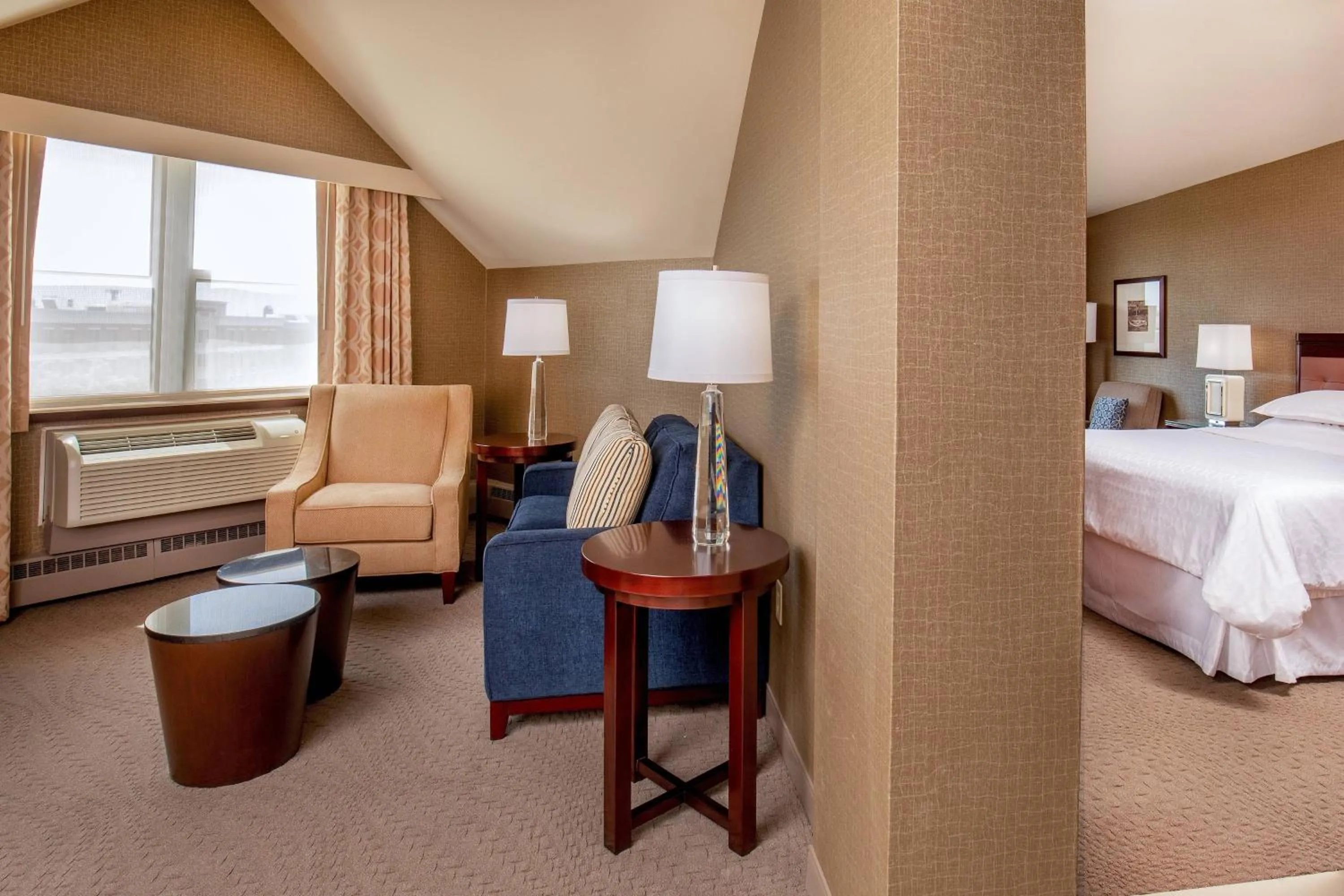 Photo of the whole room, Bed in Sheraton Portsmouth Harborside Hotel