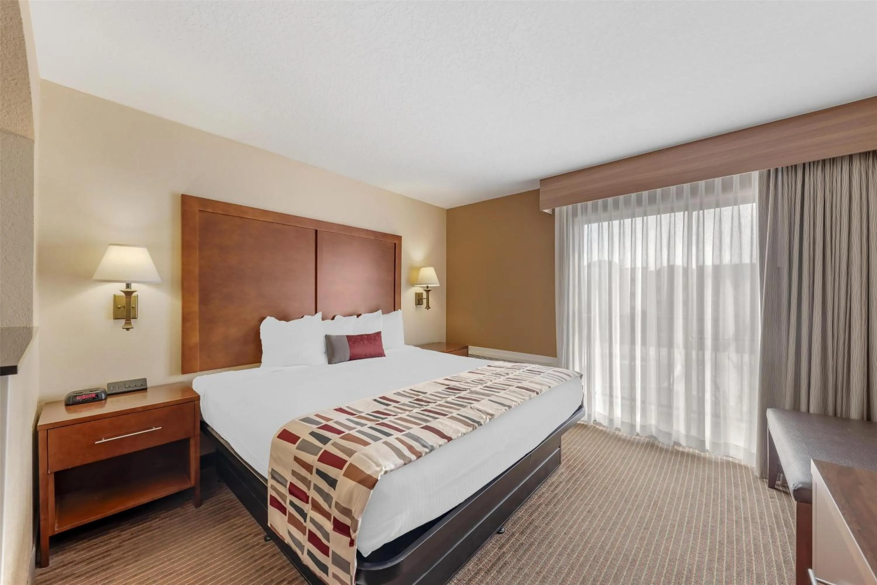 Photo of the whole room, Bed in Best Western Alamo Suites