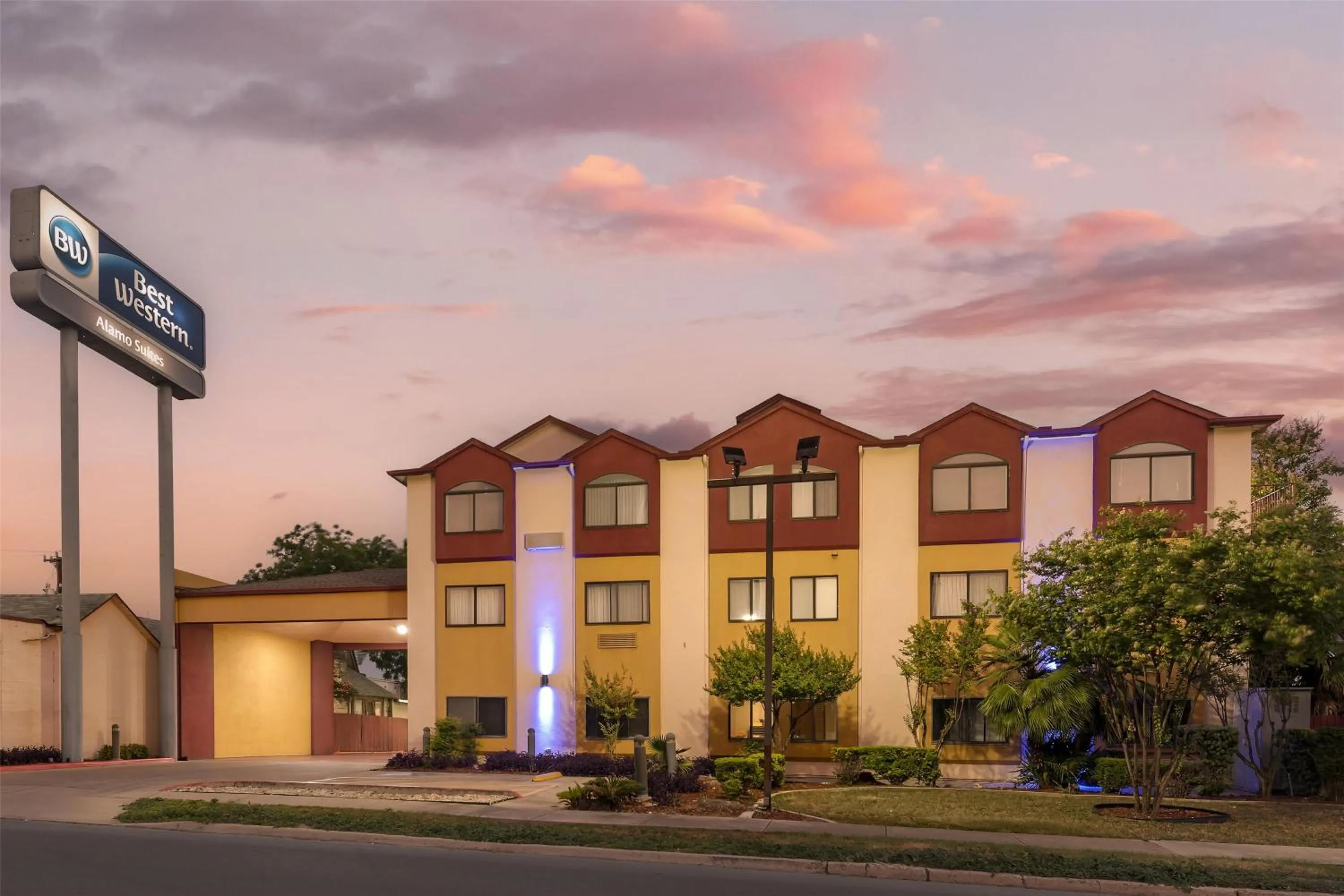 Property building in Best Western Alamo Suites