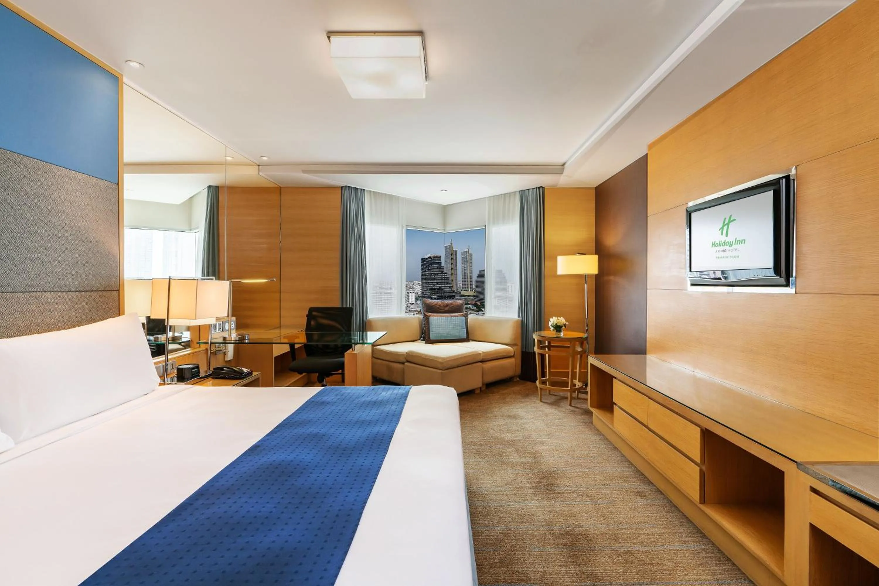 Bed in Holiday Inn Bangkok Silom by IHG