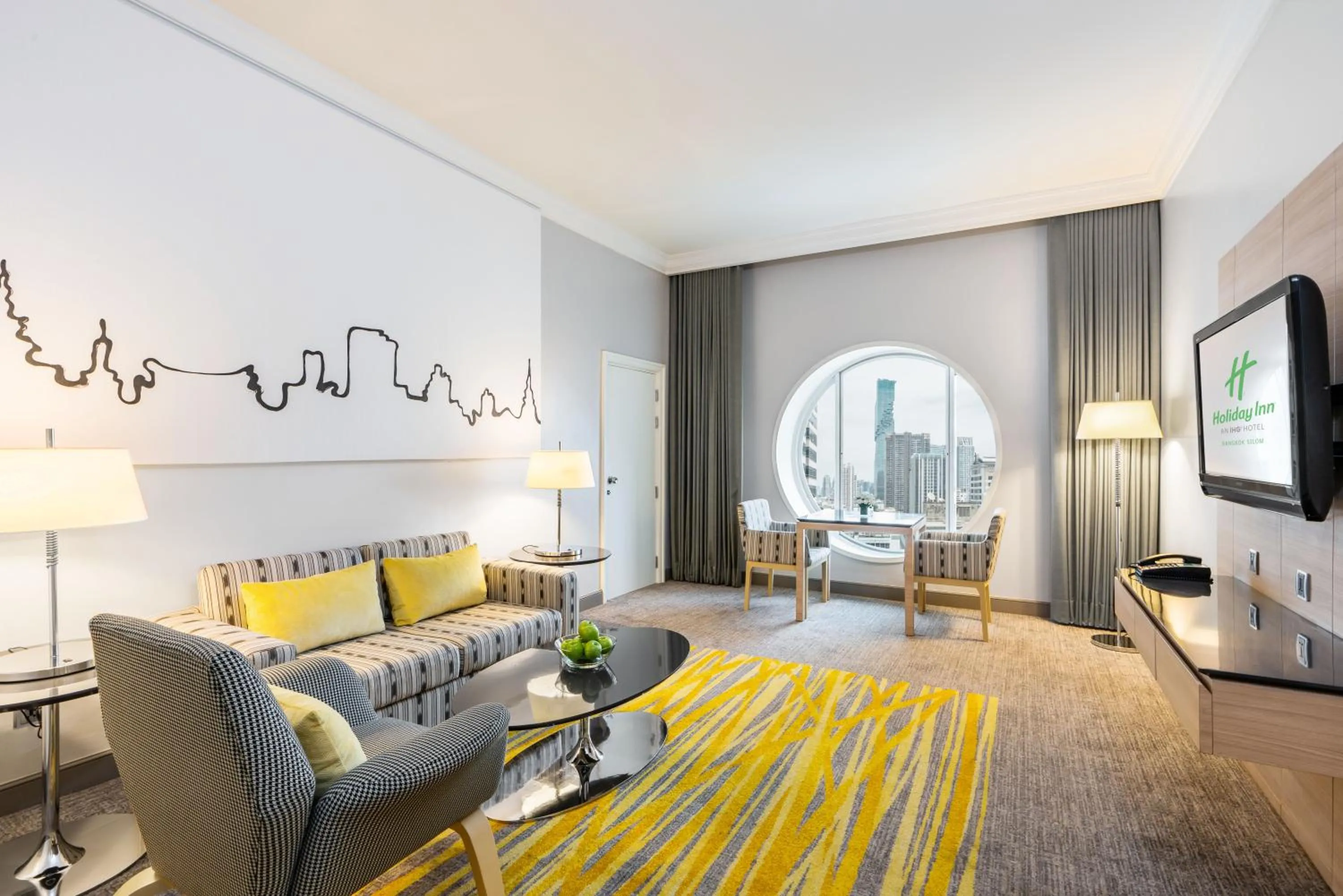 View (from property/room), Bed in Holiday Inn Bangkok Silom by IHG