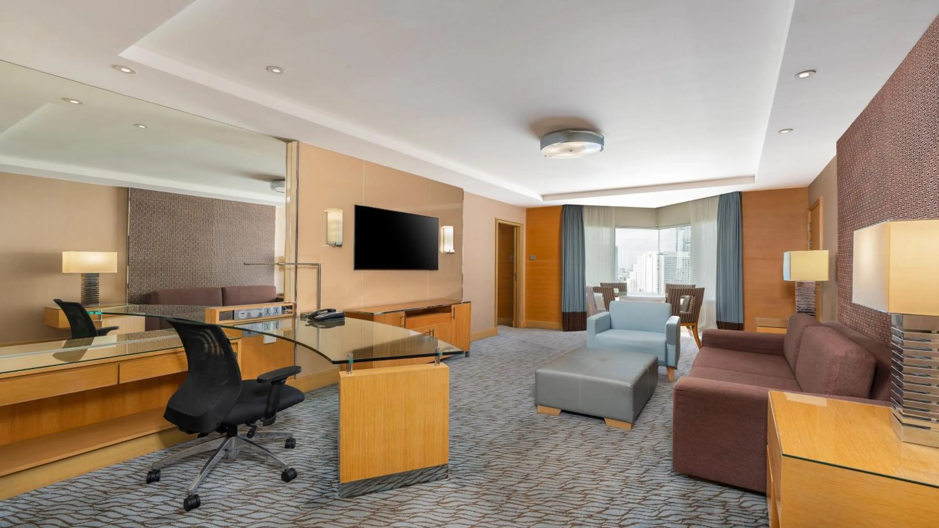 Photo of the whole room in Holiday Inn Bangkok Silom by IHG