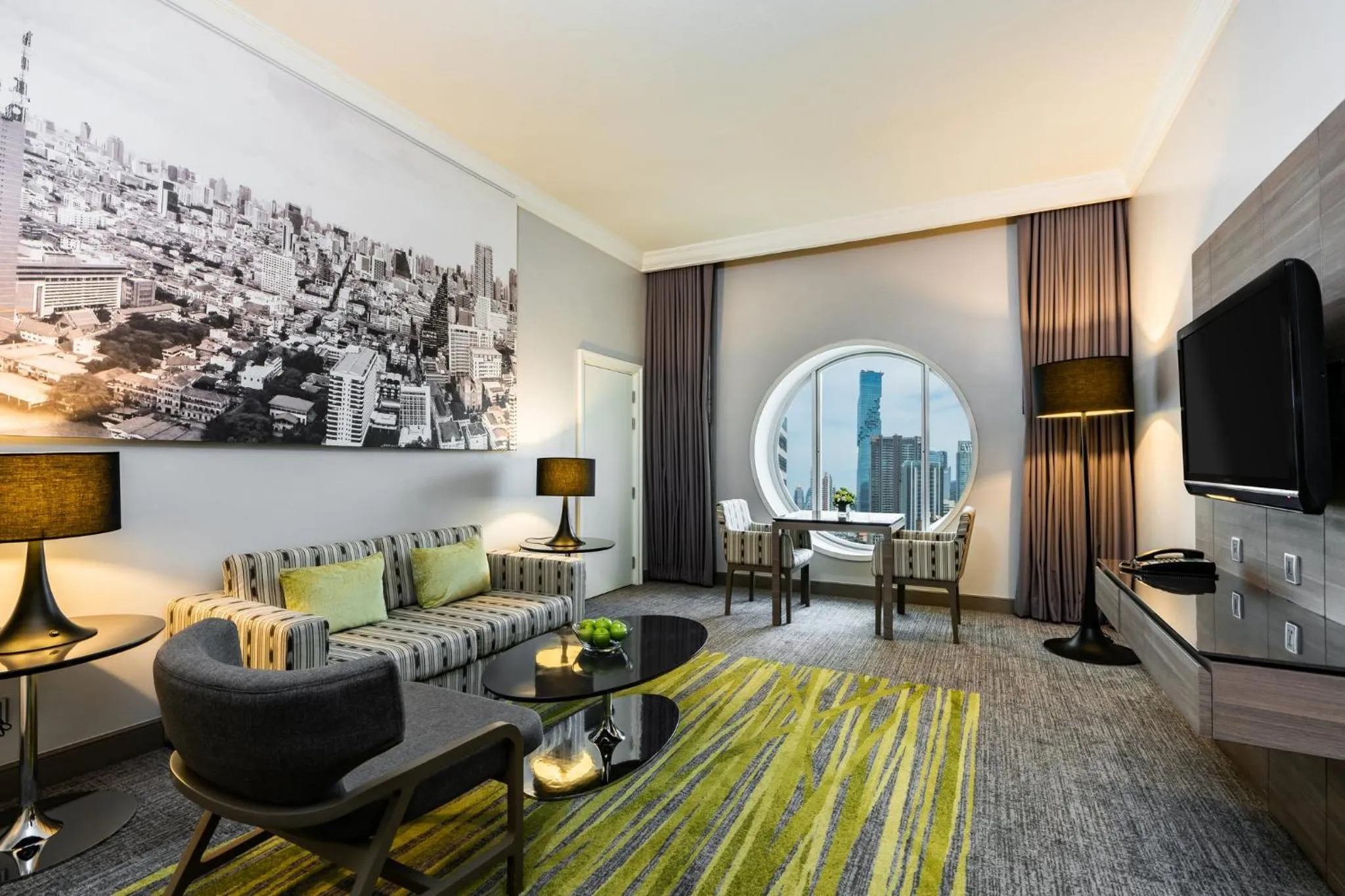 Bedroom in Holiday Inn Bangkok Silom by IHG