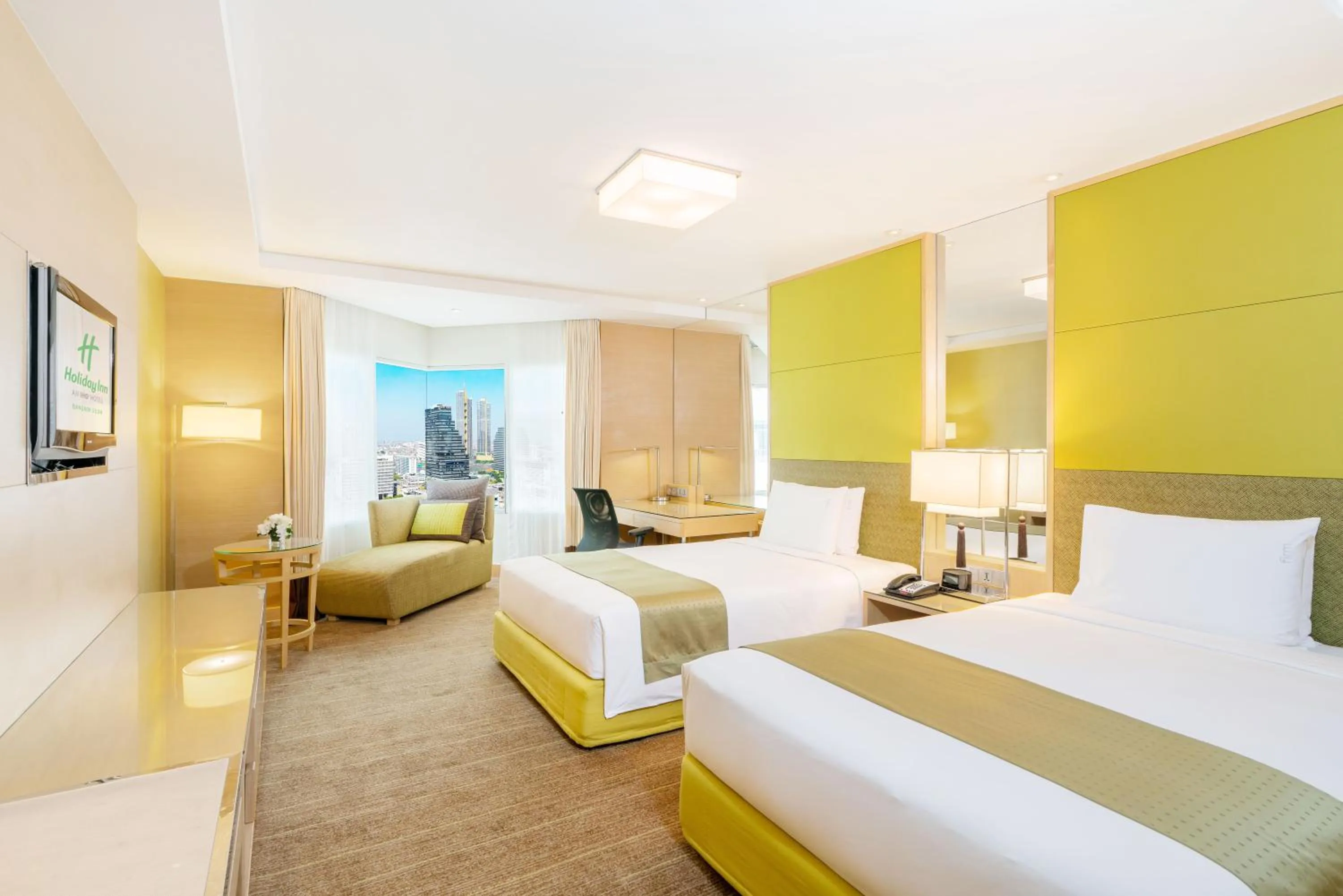 Bed in Holiday Inn Bangkok Silom by IHG
