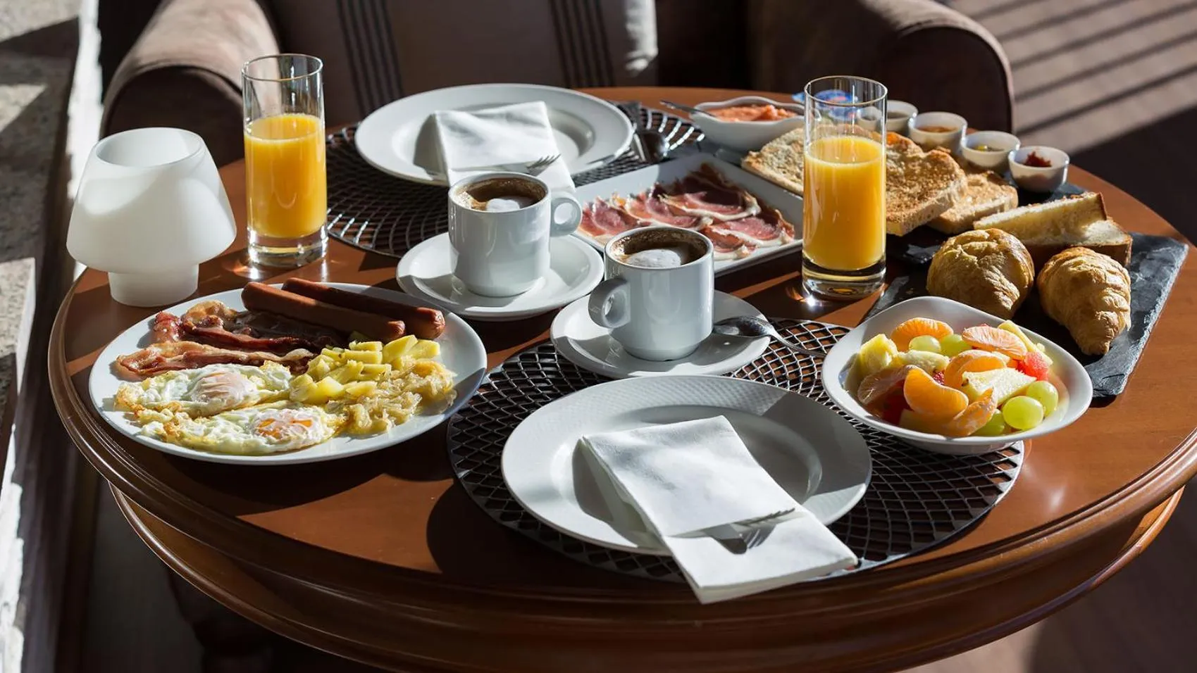 Breakfast in Los Cinco Enebros