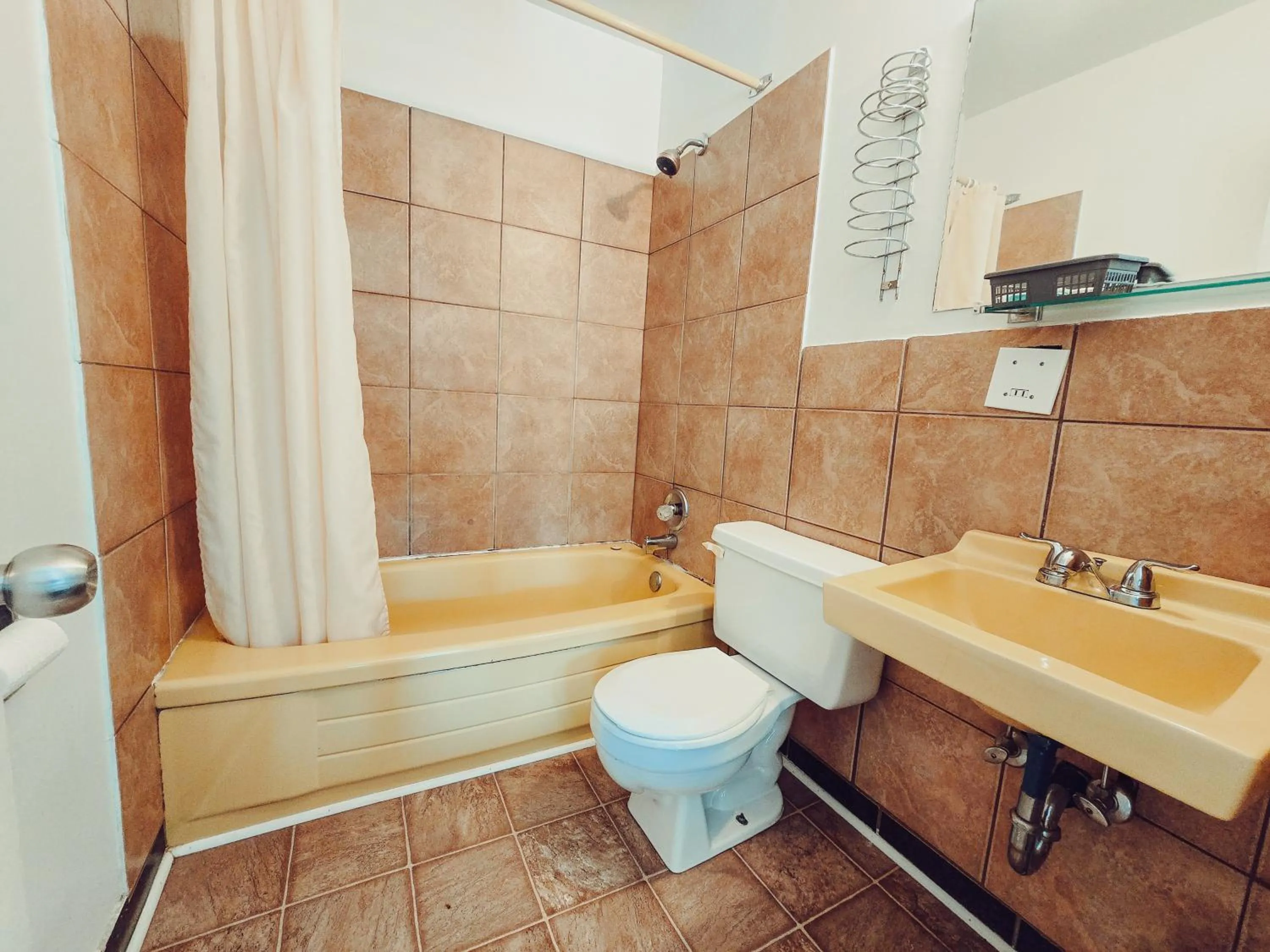 Bathroom in Norfolk Motel