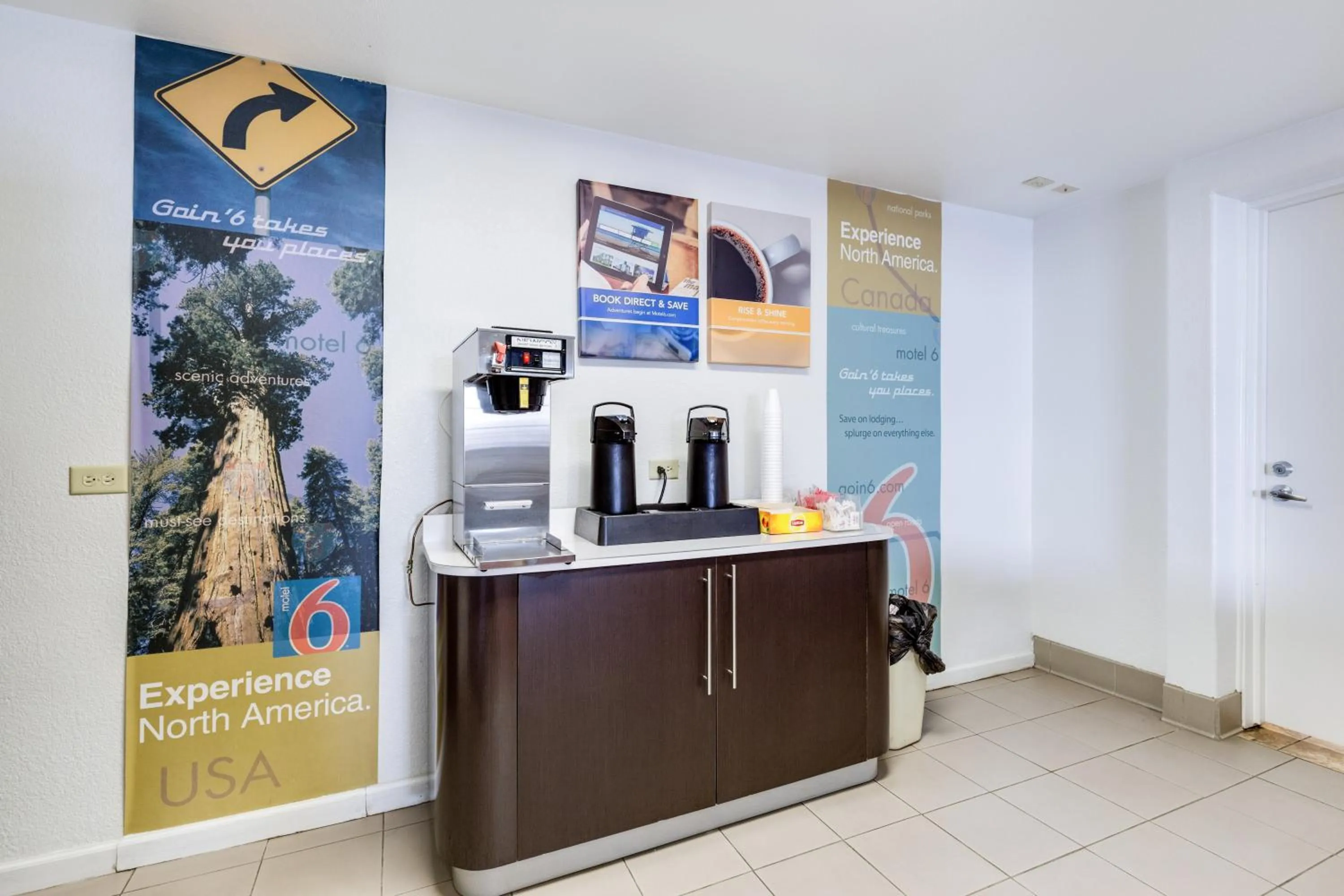 Lobby or reception in Motel 6-San Jose, CA - Convention Center