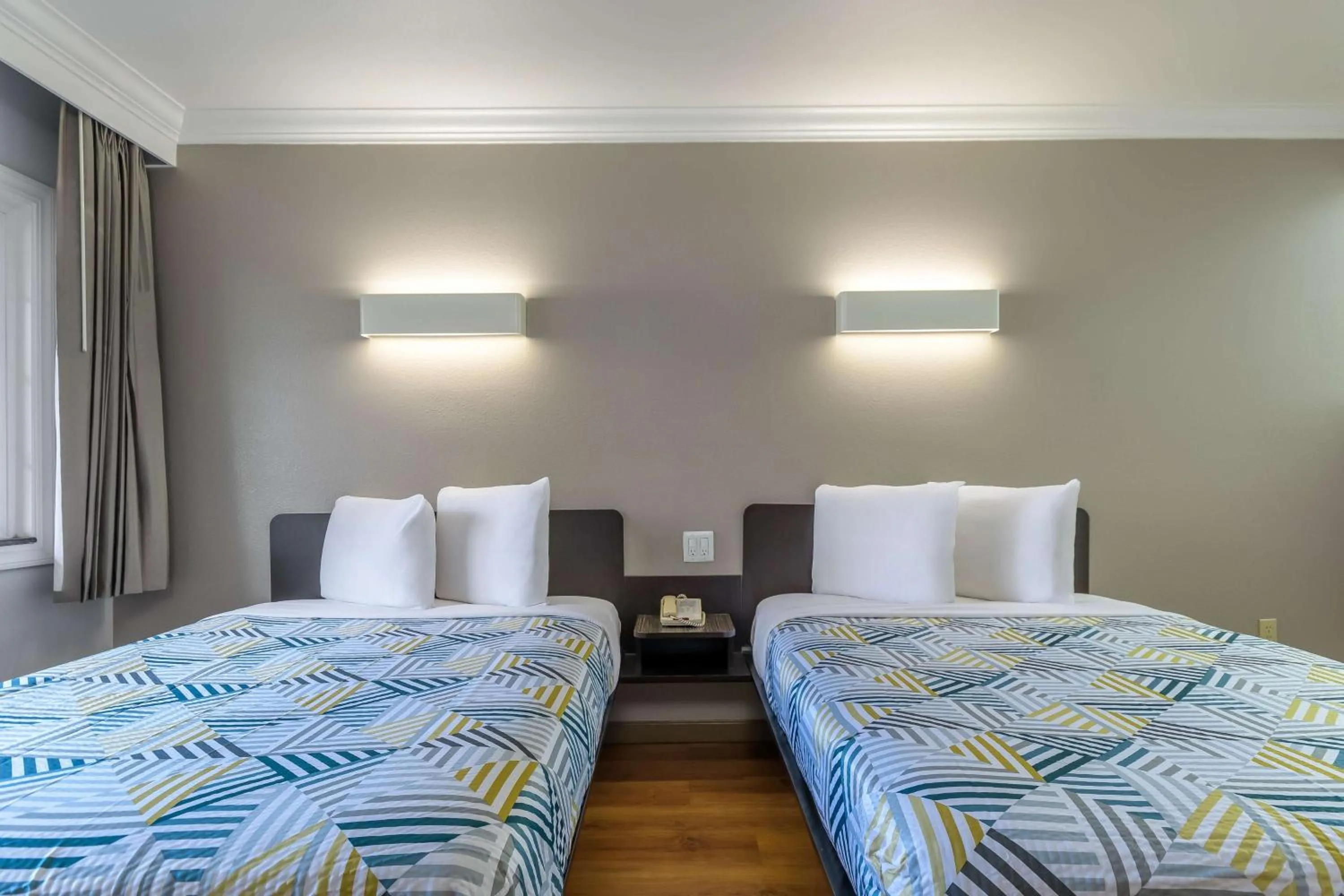 Bedroom, Bed in Motel 6-San Jose, CA - Convention Center