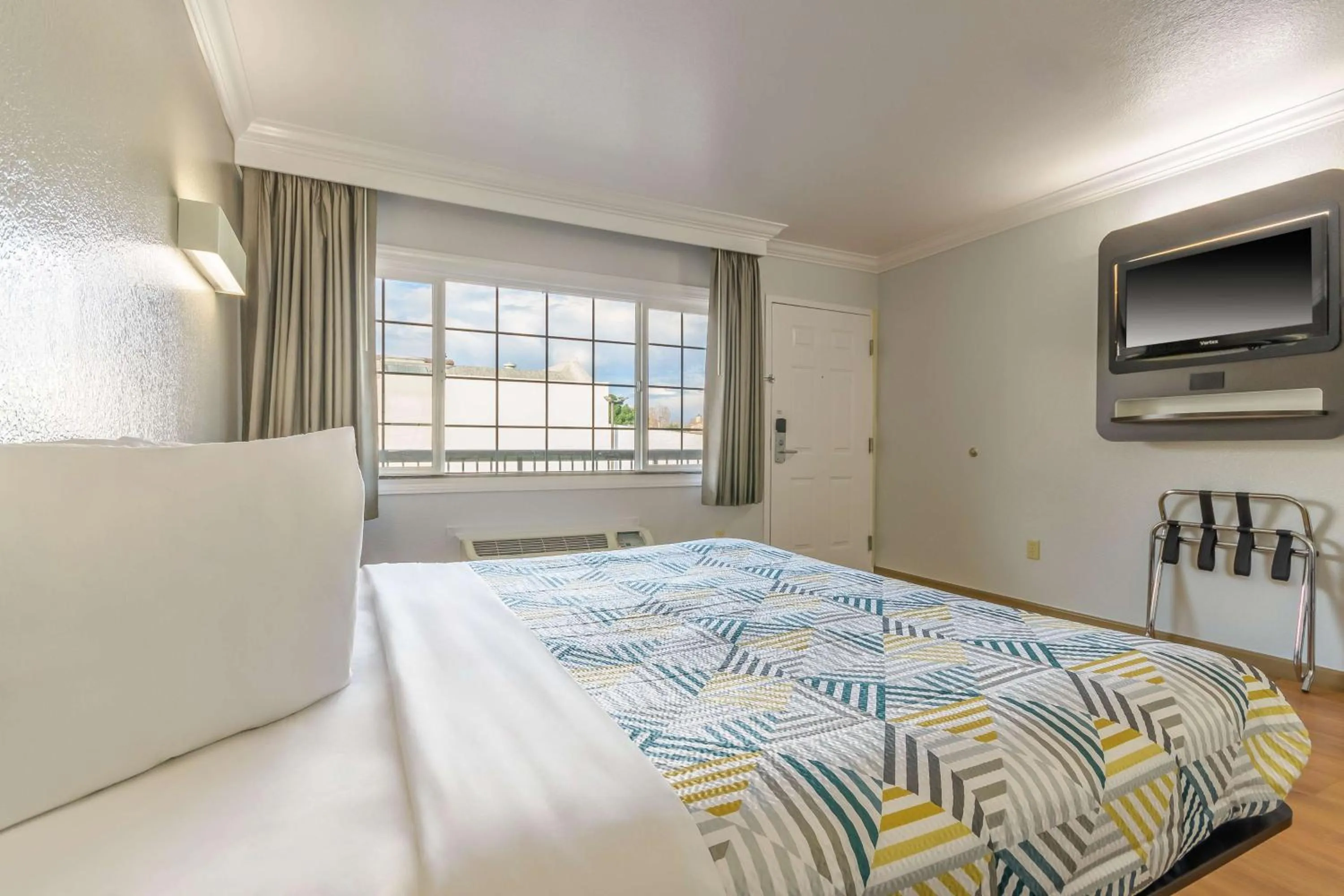 Bedroom, Bed in Motel 6-San Jose, CA - Convention Center