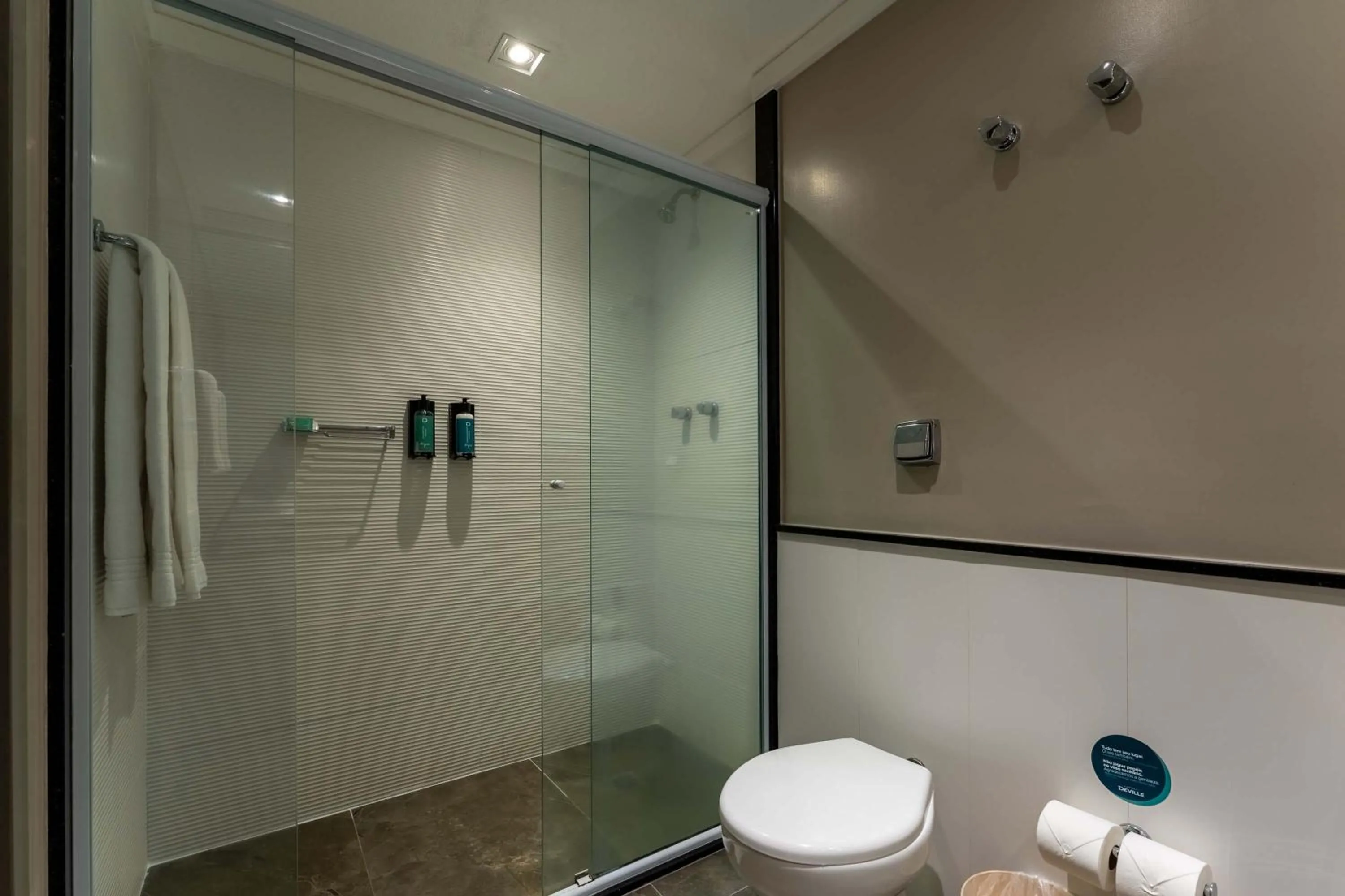 Bathroom in Hotel Deville Prime Cuiabá