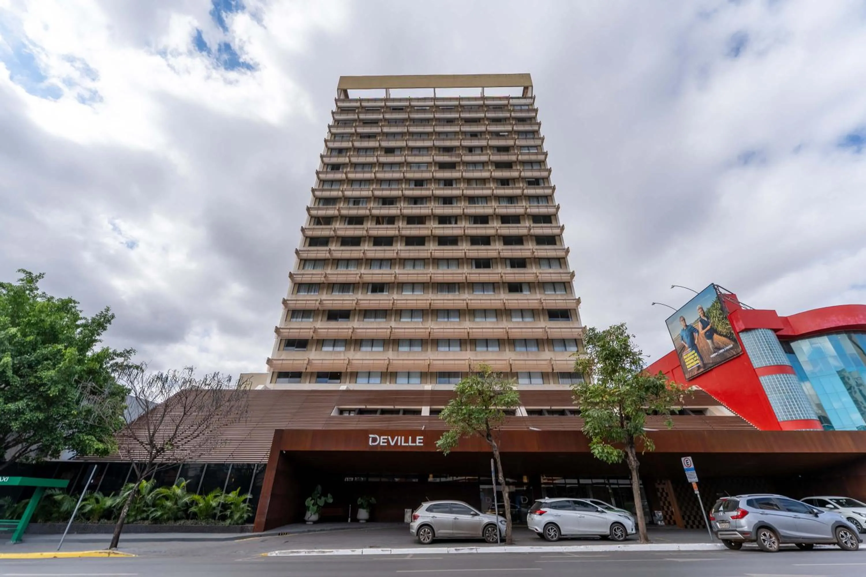 Property building in Hotel Deville Prime Cuiabá