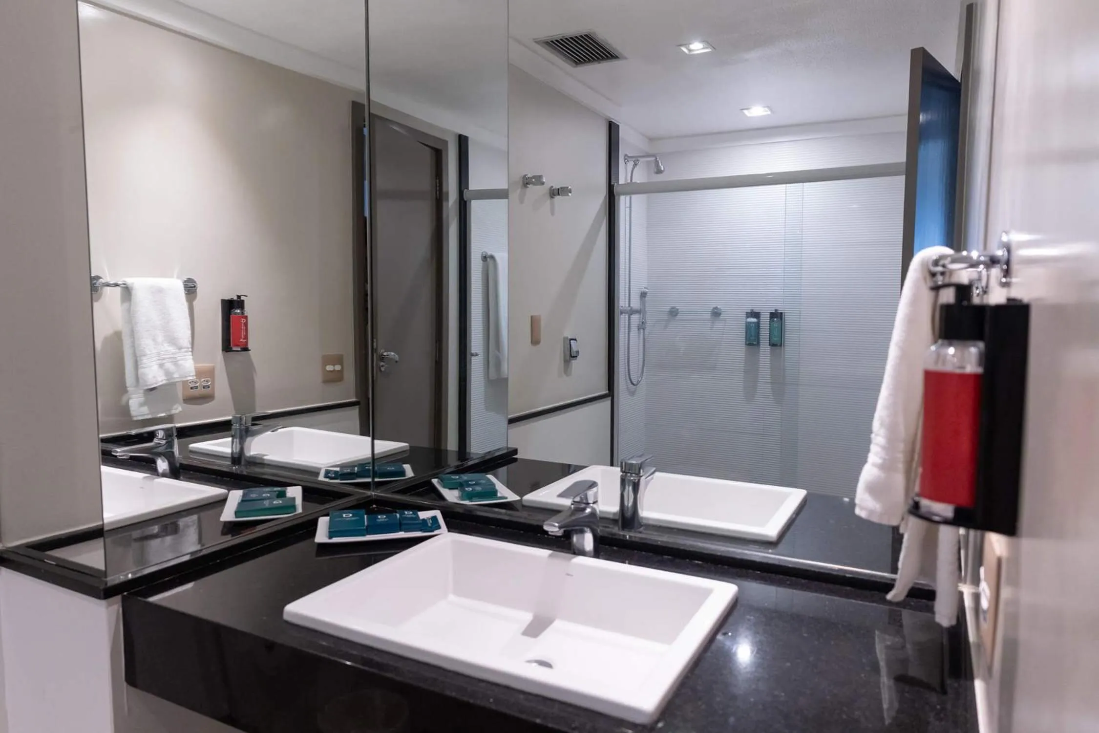 Bathroom in Hotel Deville Prime Cuiabá