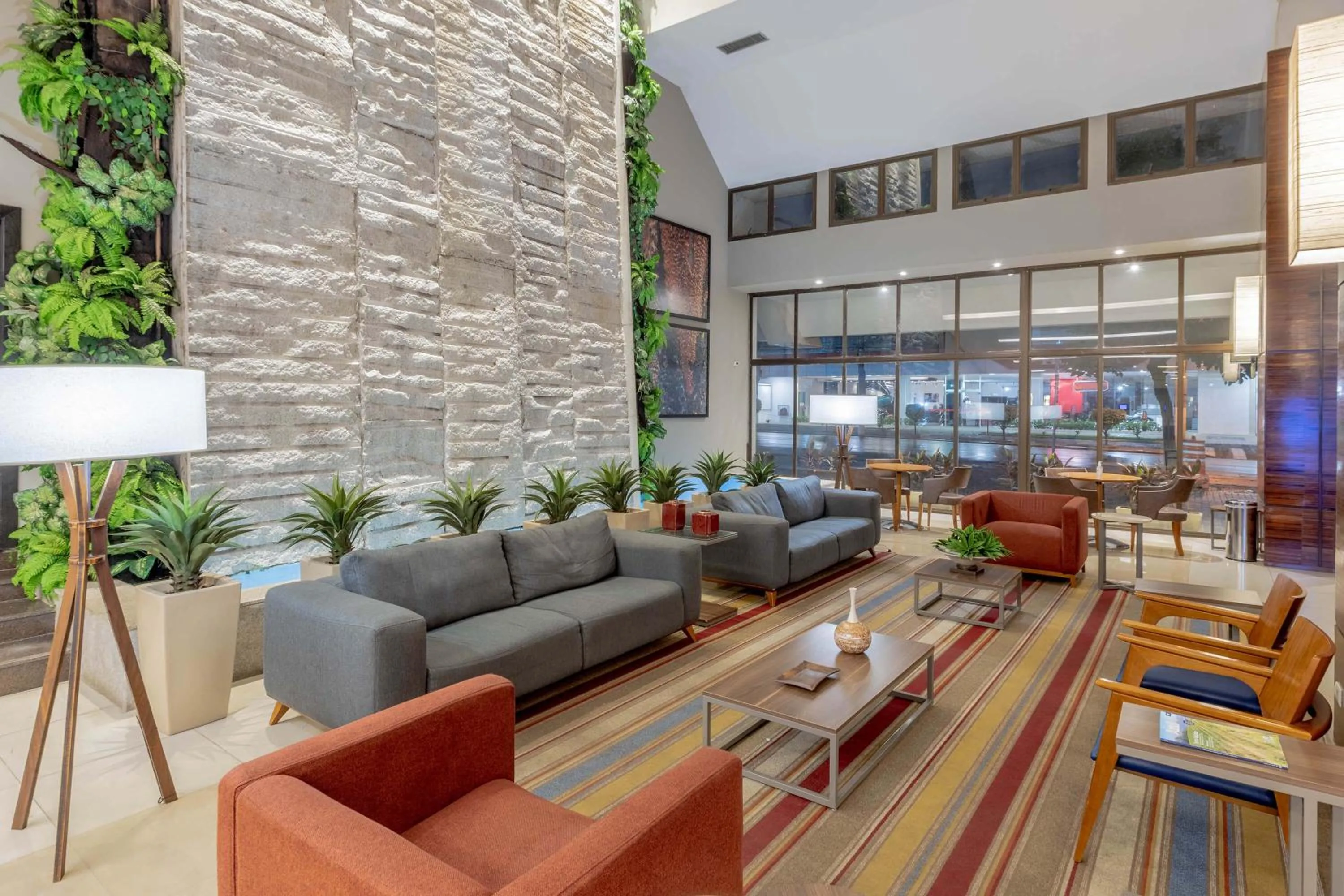 Lobby or reception in Hotel Deville Prime Cuiabá