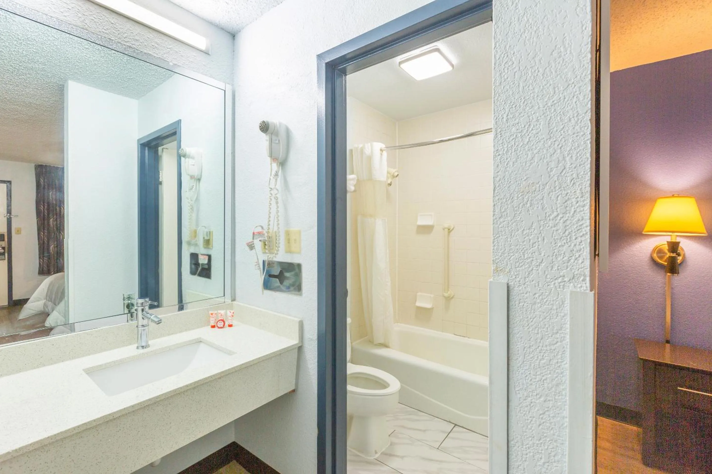 Bathroom in OYO Hotel Baton Rouge Mid City