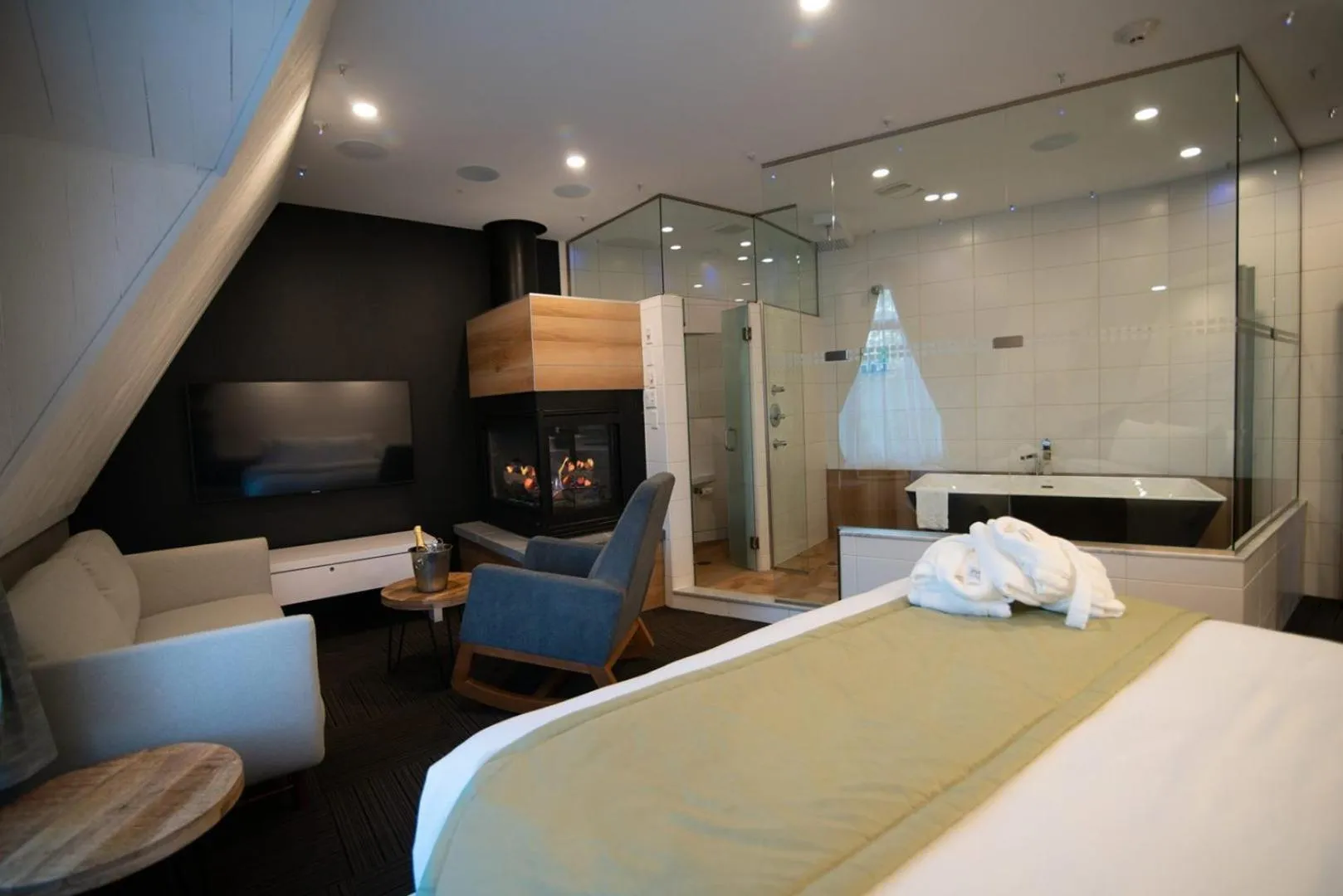 Bed in Hôtel Le Rivage