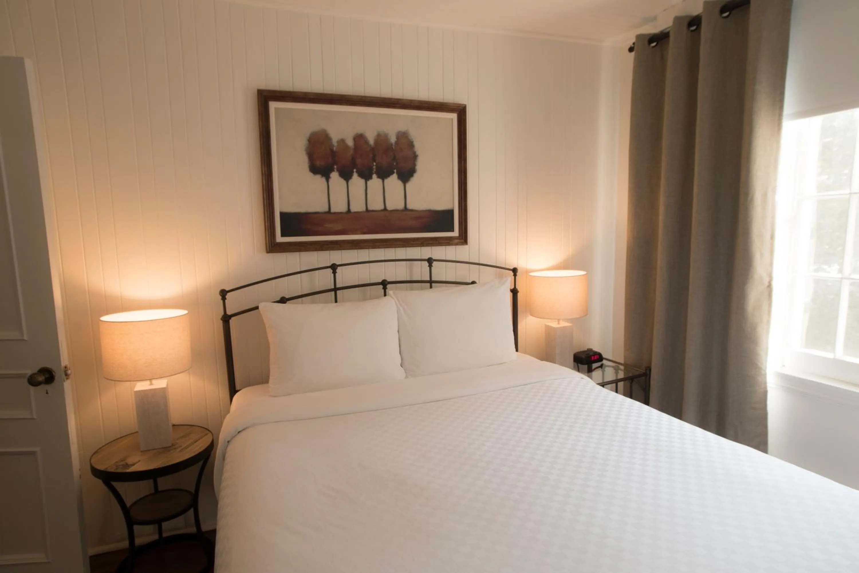 Bed in Hôtel Le Rivage