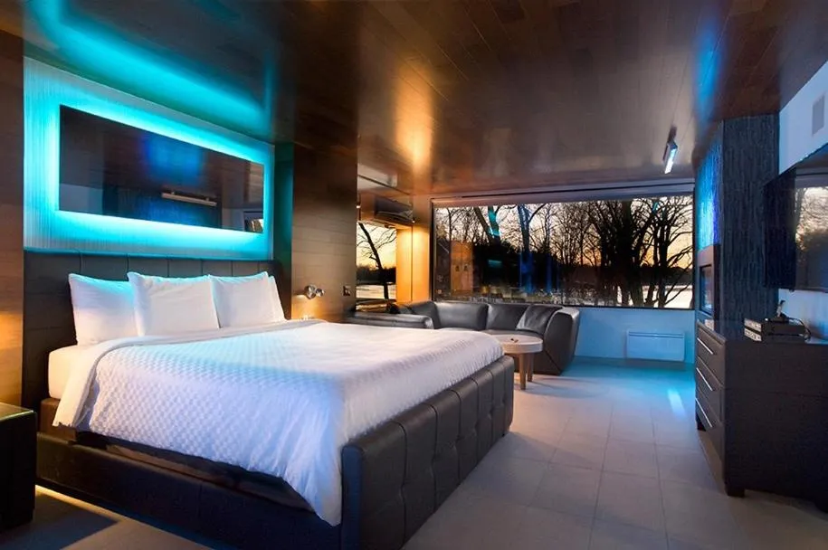 Bed in Hôtel Le Rivage