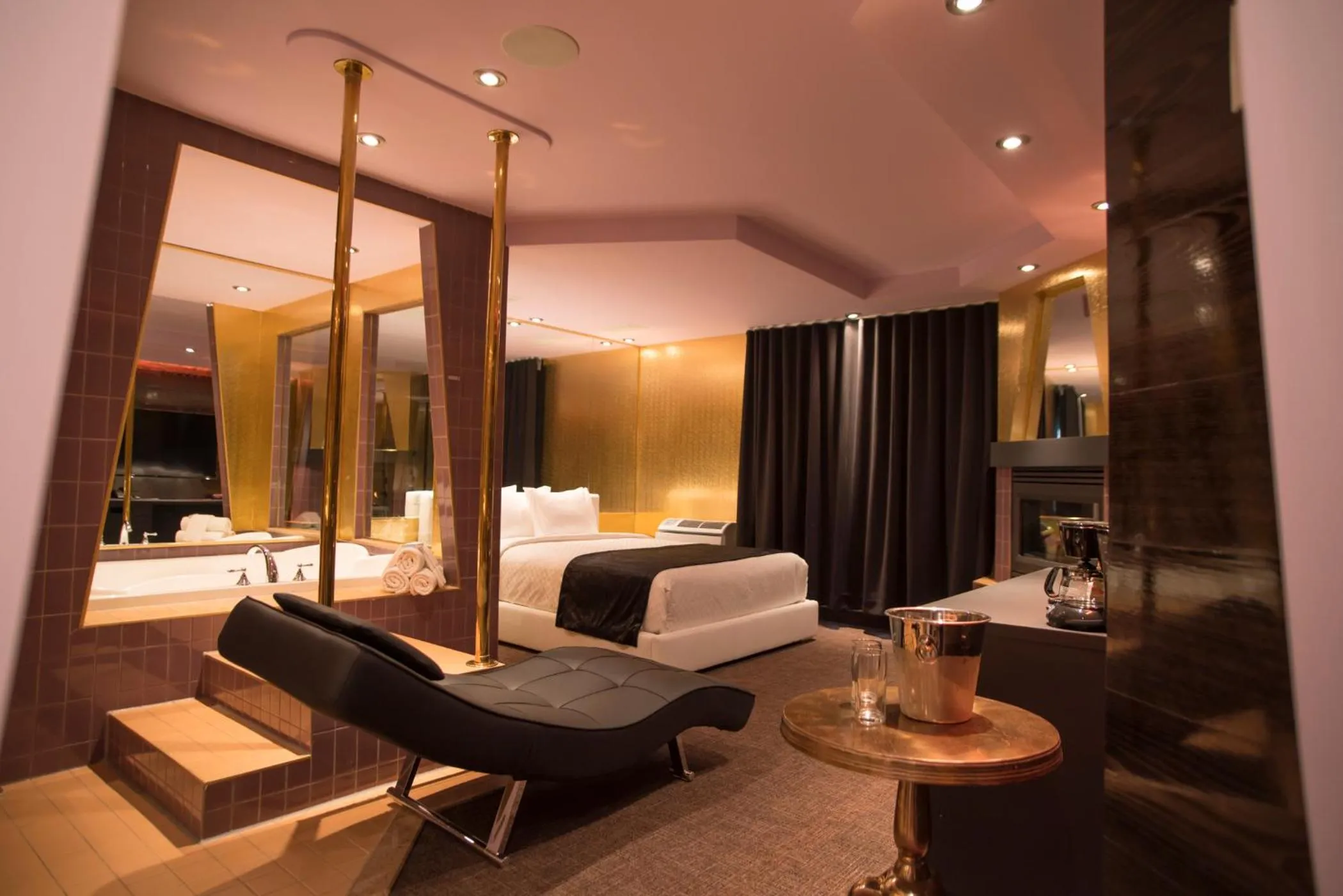 Bed in Hôtel Le Rivage