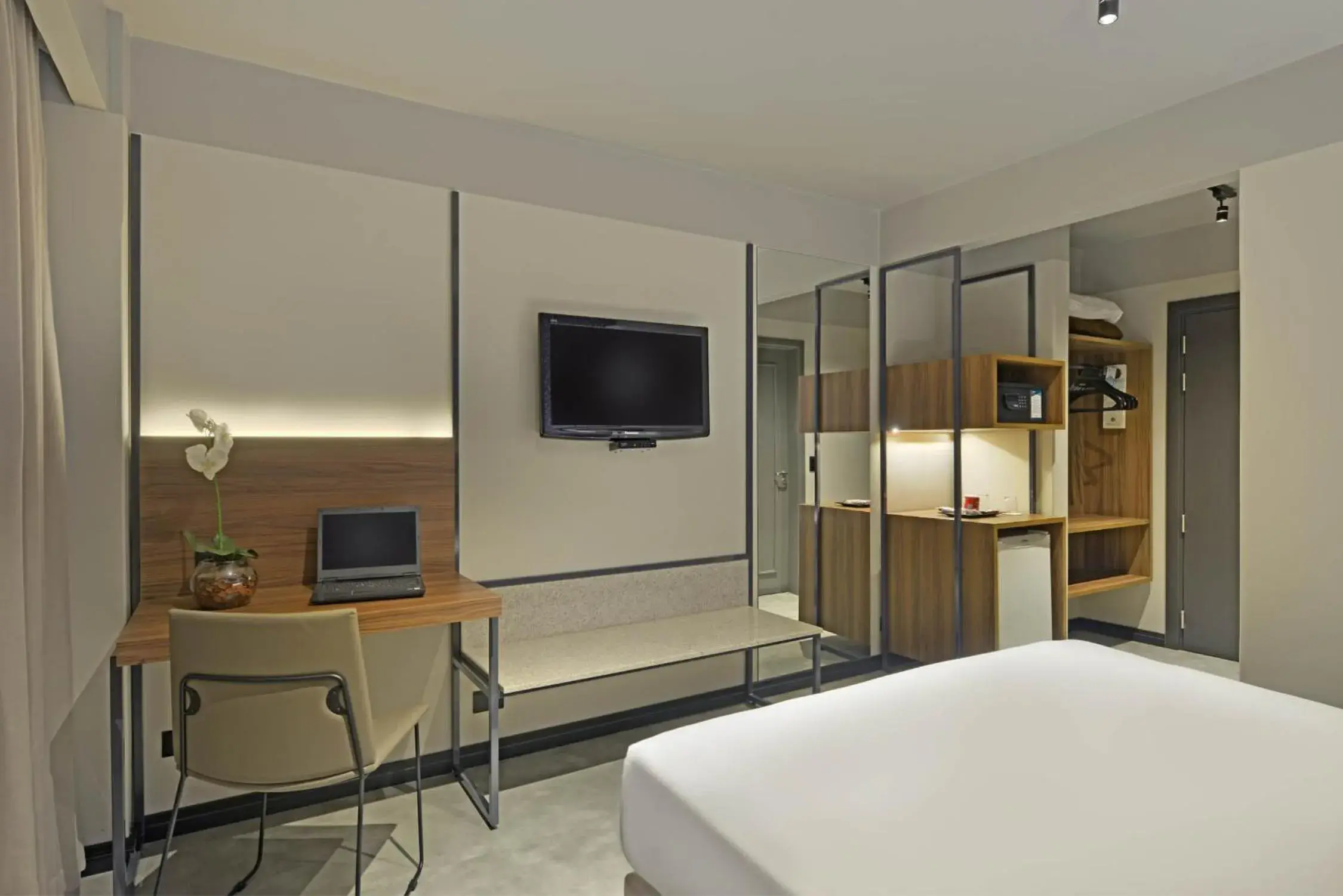 Standard Room with Double Bed - single occupancy in Hotel Deville Business Maringá Standard Room with Double Bed - single occupancy in Hotel Deville Business Maringá