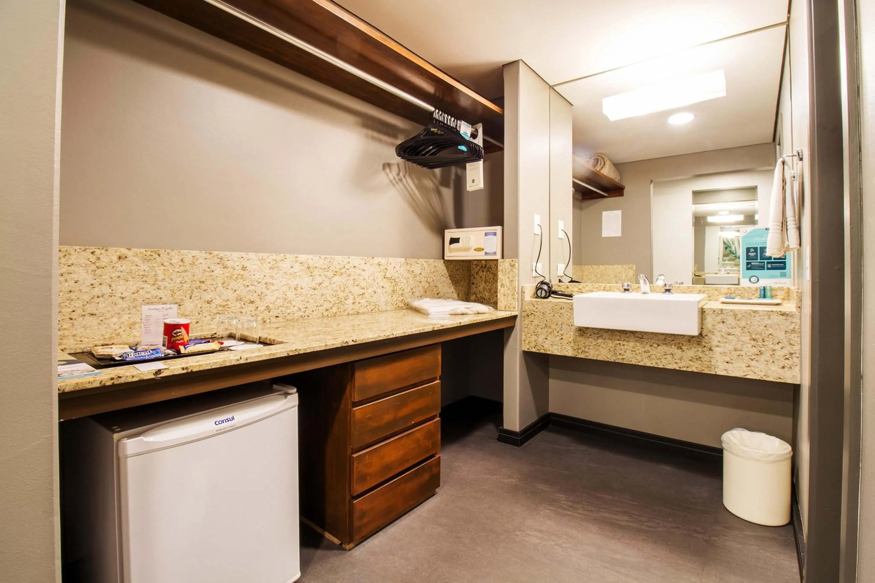 Bedroom in Hotel Deville Business Maringá