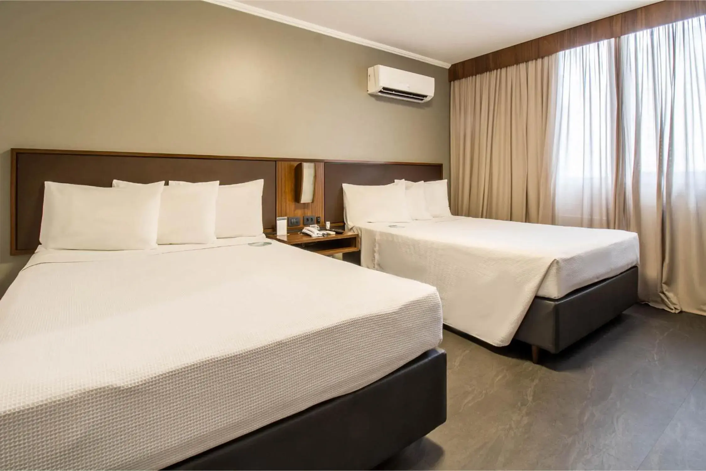 Superior Double Room with Two Double Beds - single occupancy in Hotel Deville Business Maringá Superior Double Room with Two Double Beds - single occupancy in Hotel Deville Business Maringá