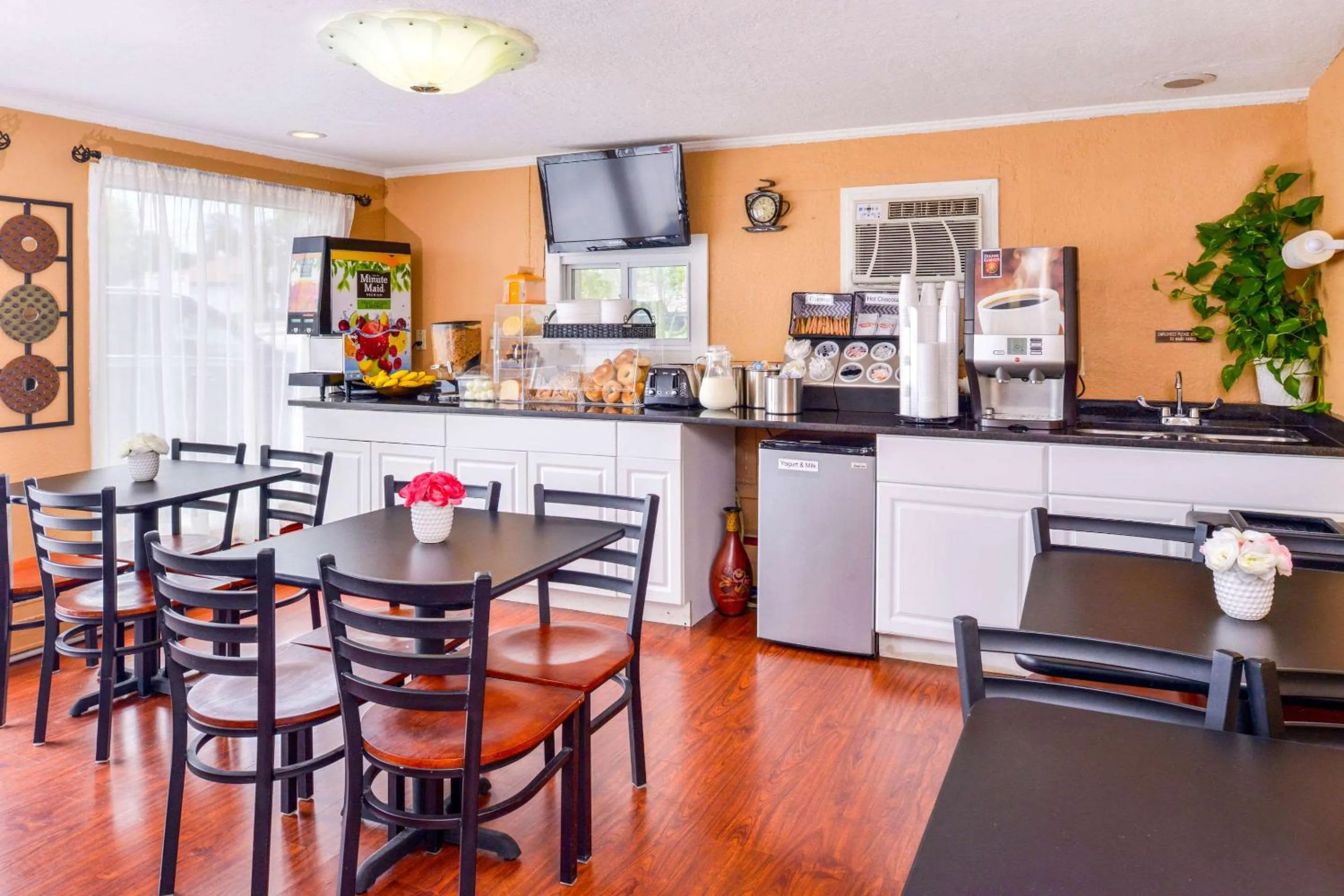 Restaurant/places to eat in Rodeway Inn Orleans - Cape Cod