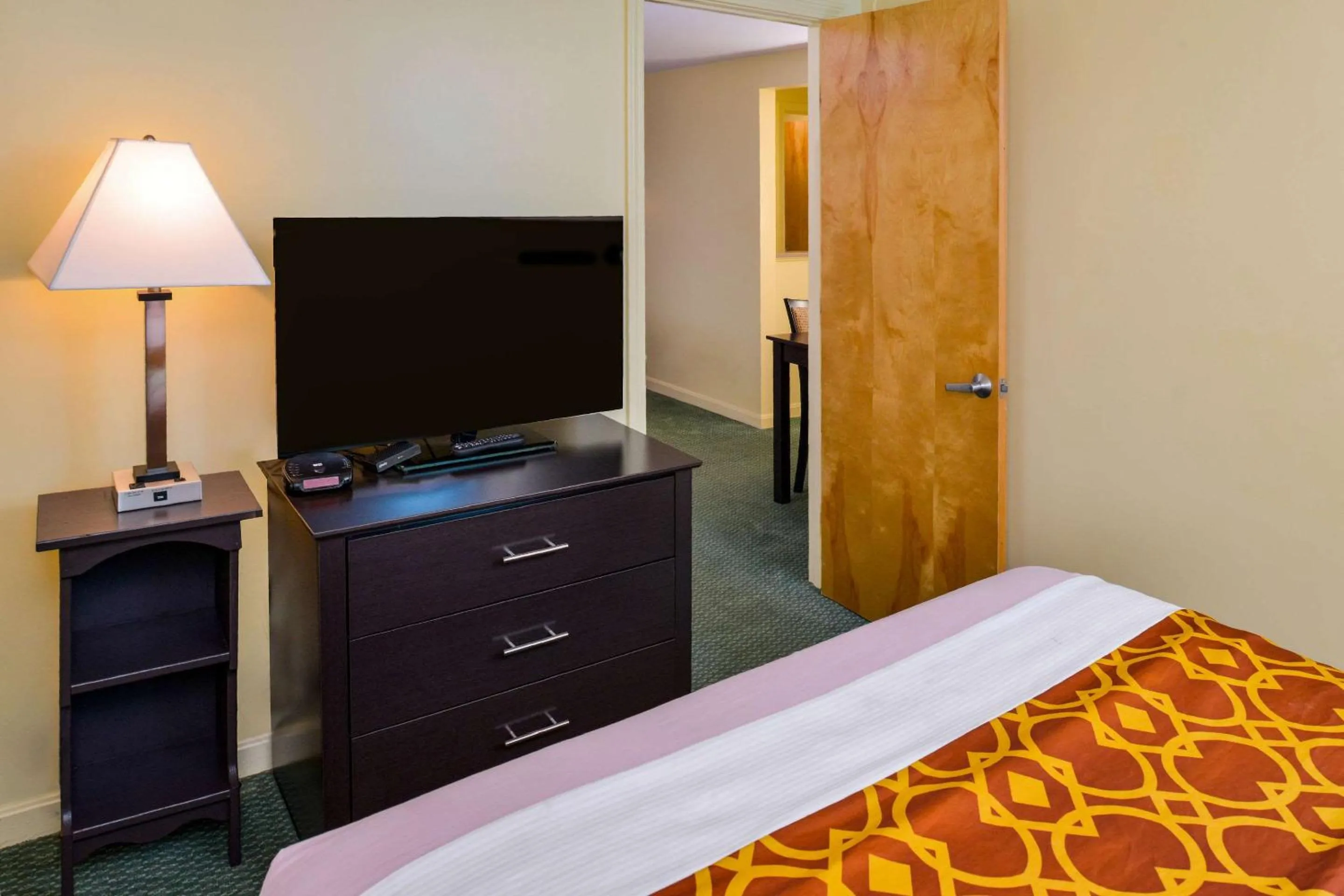 Photo of the whole room, Bed in Rodeway Inn Orleans - Cape Cod