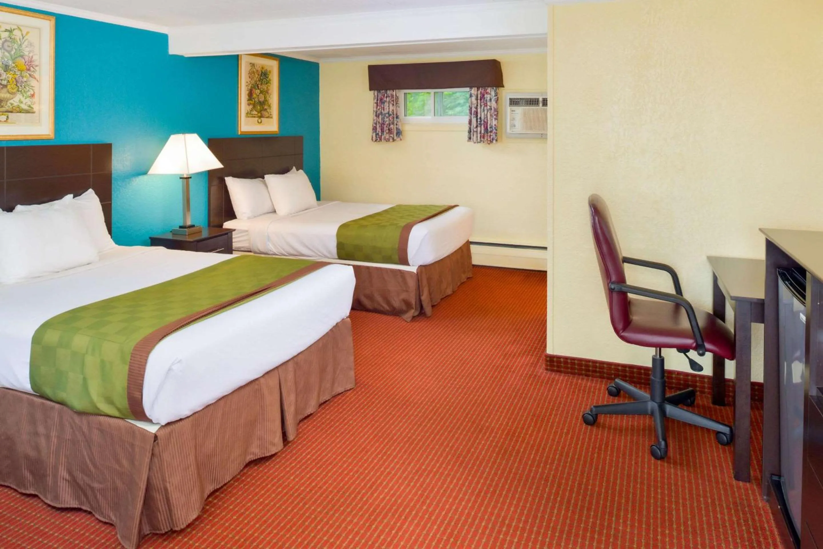 Photo of the whole room, Bed in Rodeway Inn Orleans - Cape Cod