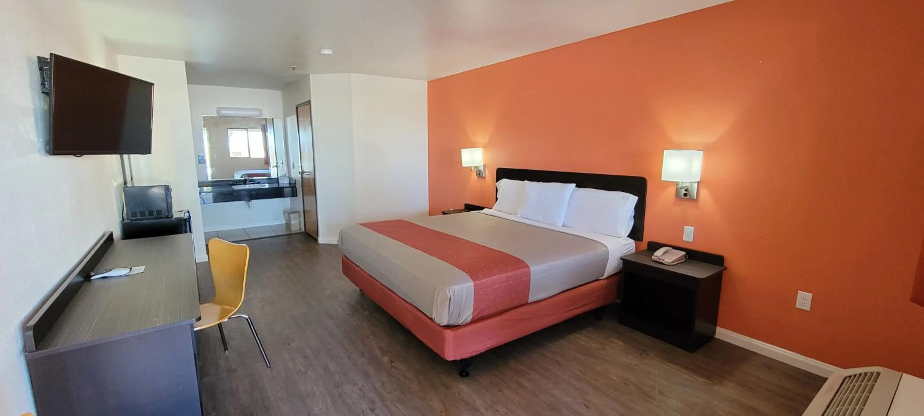 Bed in Motel 6-Santa Nella, CA - Los Banos