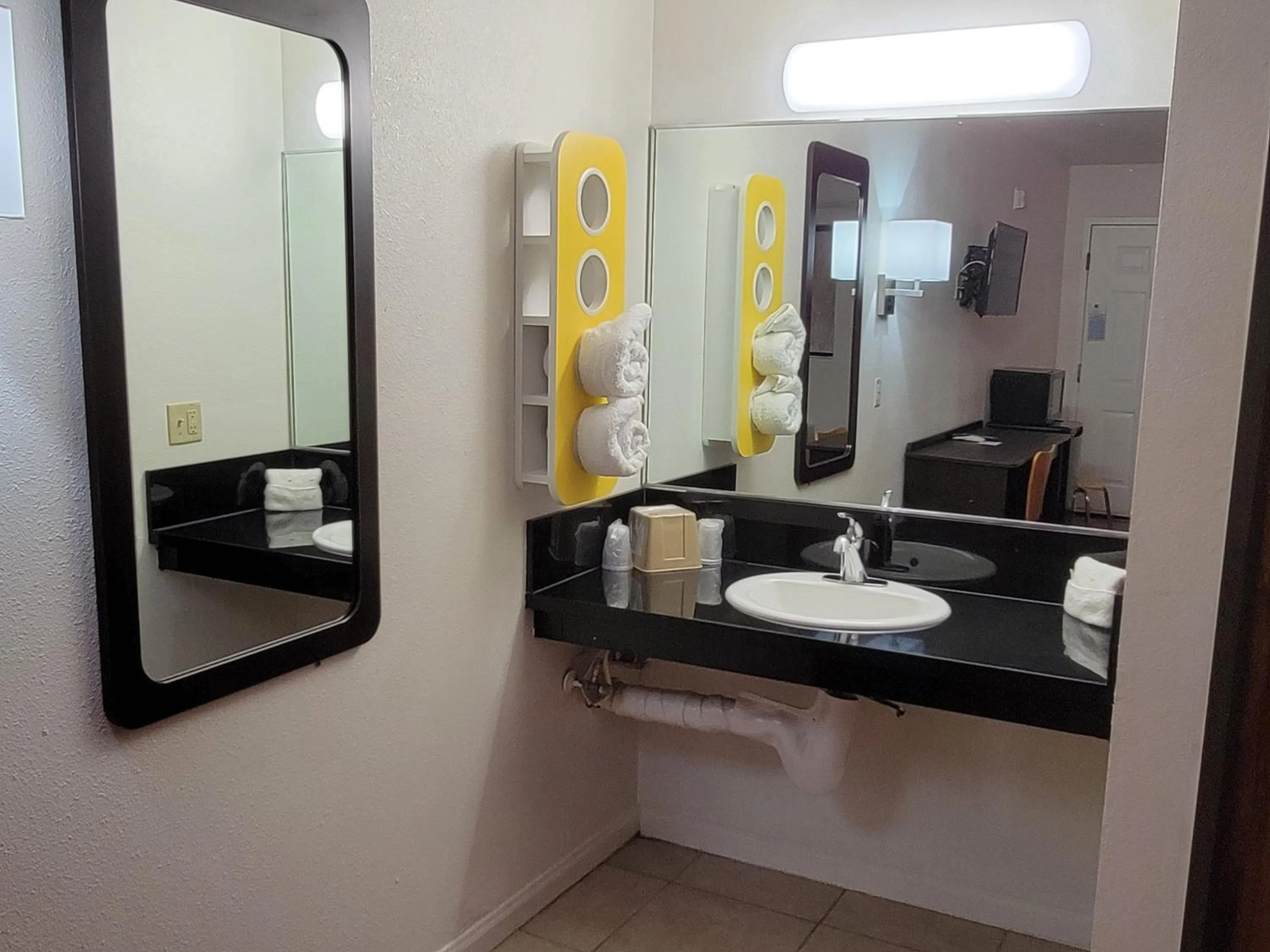 Bathroom in Motel 6-Santa Nella, CA - Los Banos