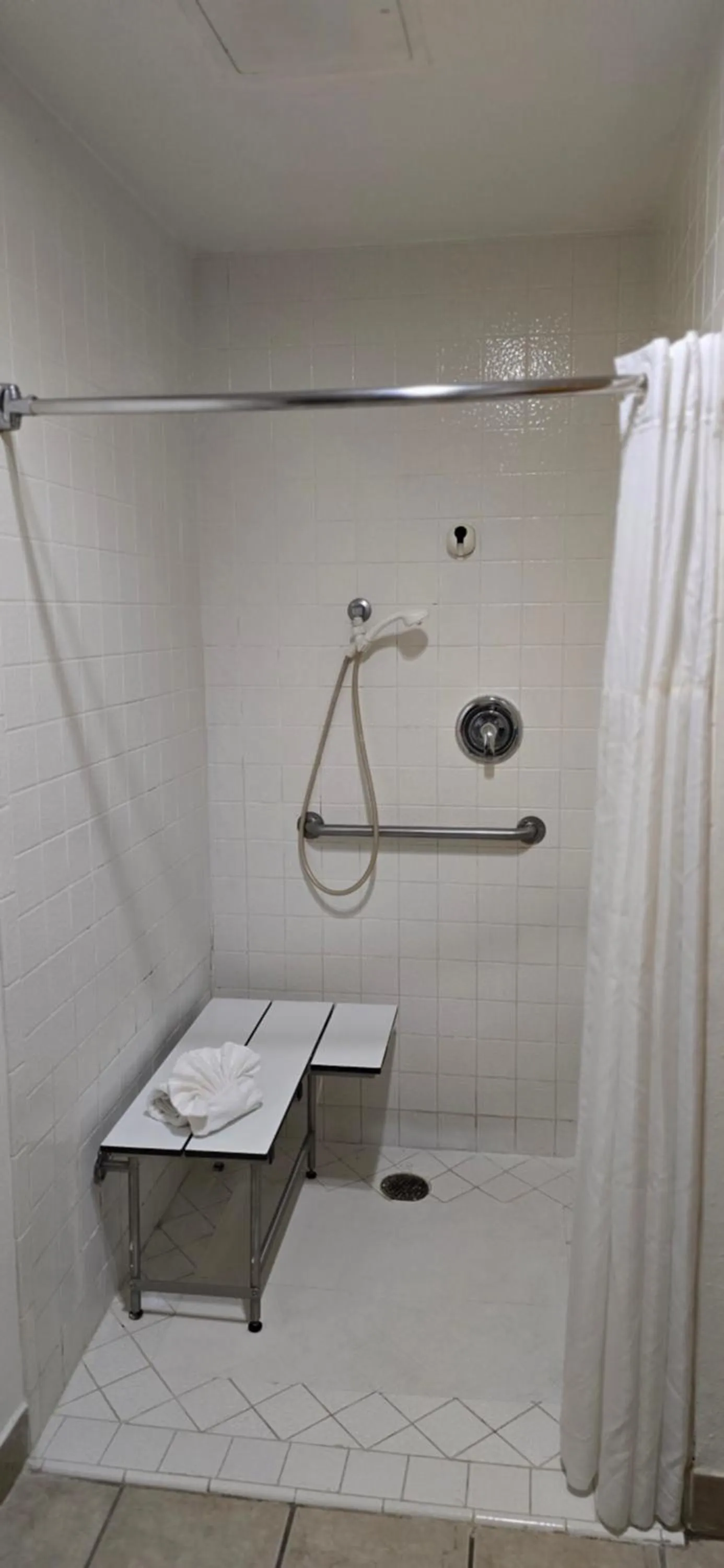 Bathroom in Motel 6-Santa Nella, CA - Los Banos