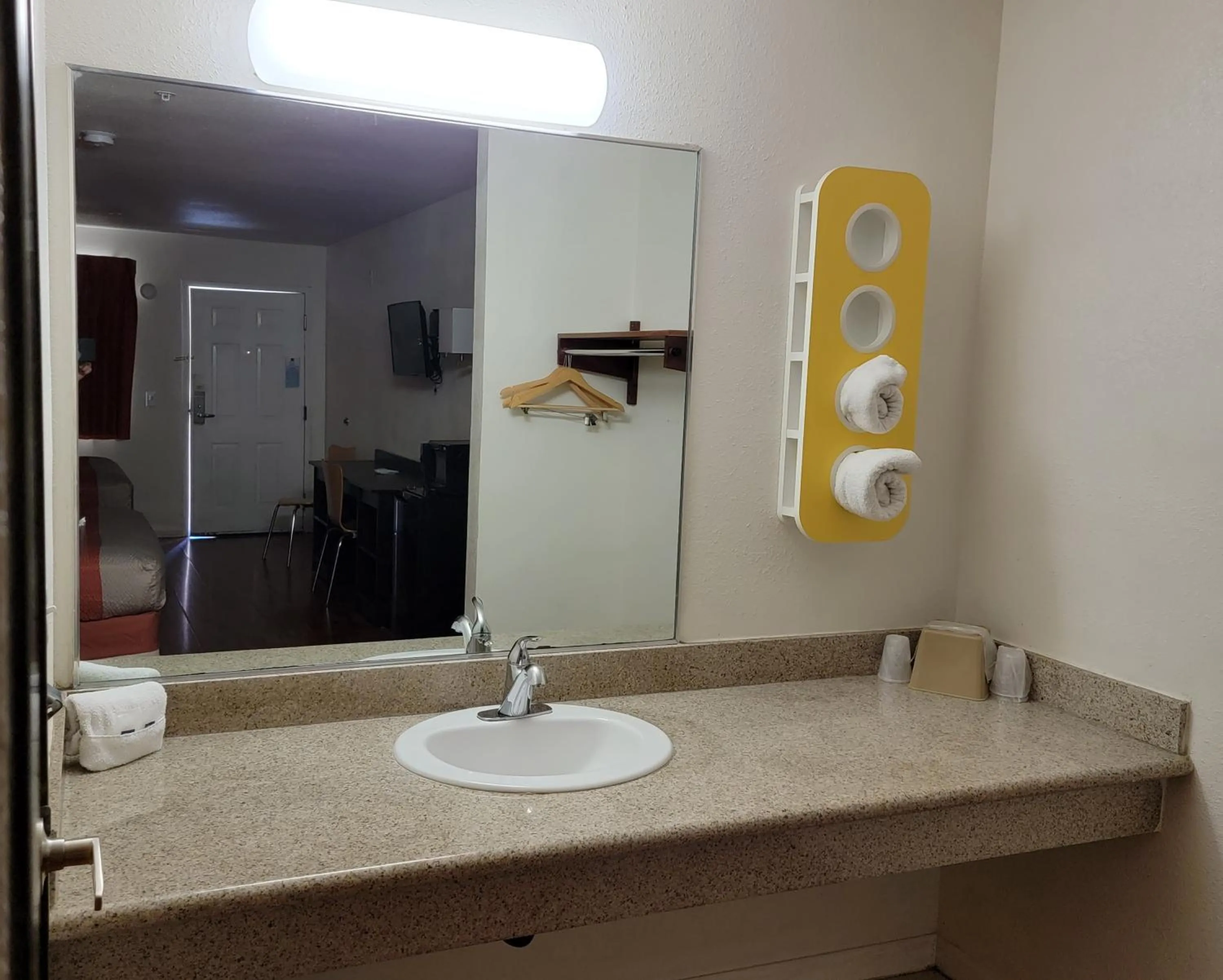 Bathroom in Motel 6-Santa Nella, CA - Los Banos