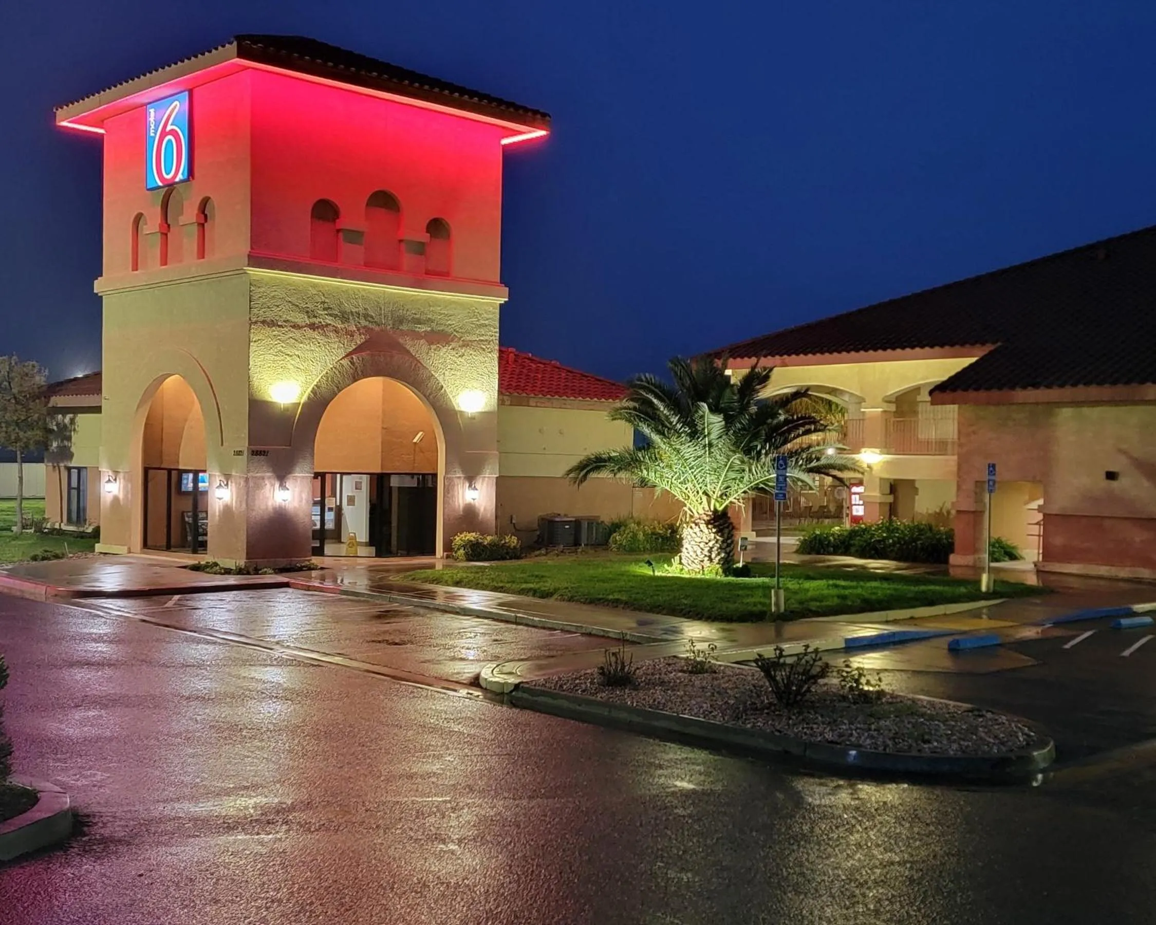 Property building in Motel 6-Santa Nella, CA - Los Banos