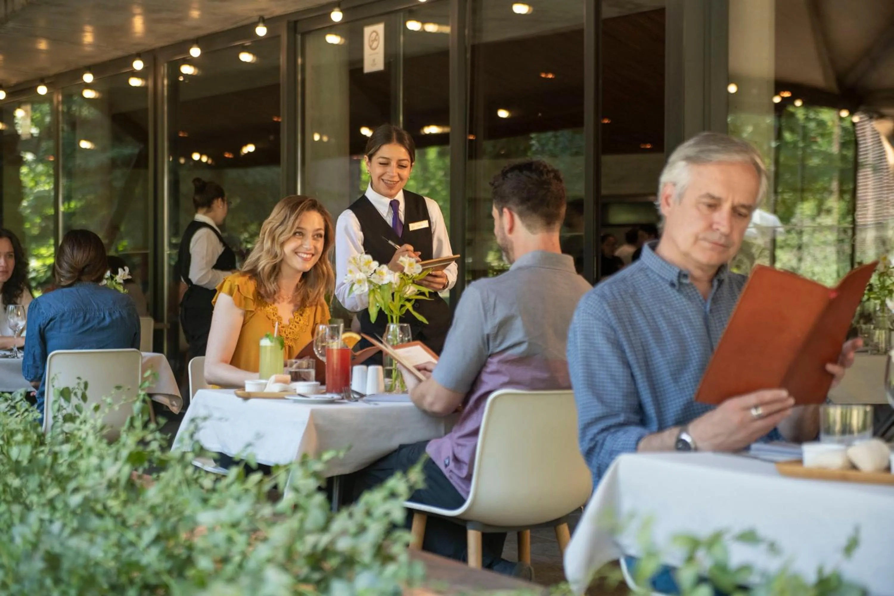 Restaurant/places to eat in Las Majadas Hotel & Centro de Reuniones