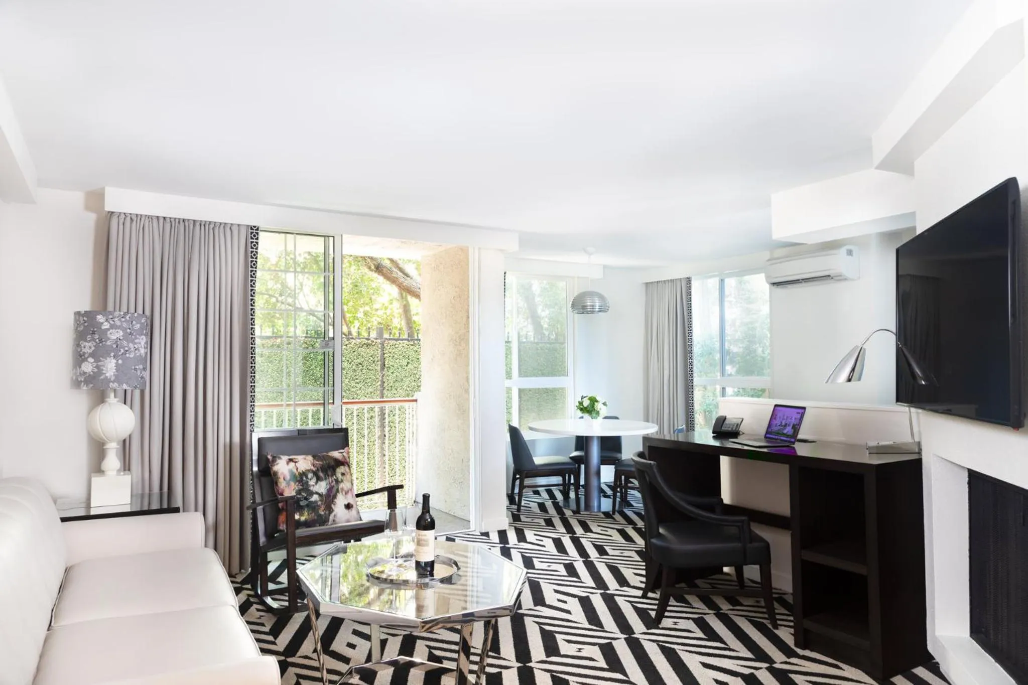 Photo of the whole room in Chamberlain West Hollywood