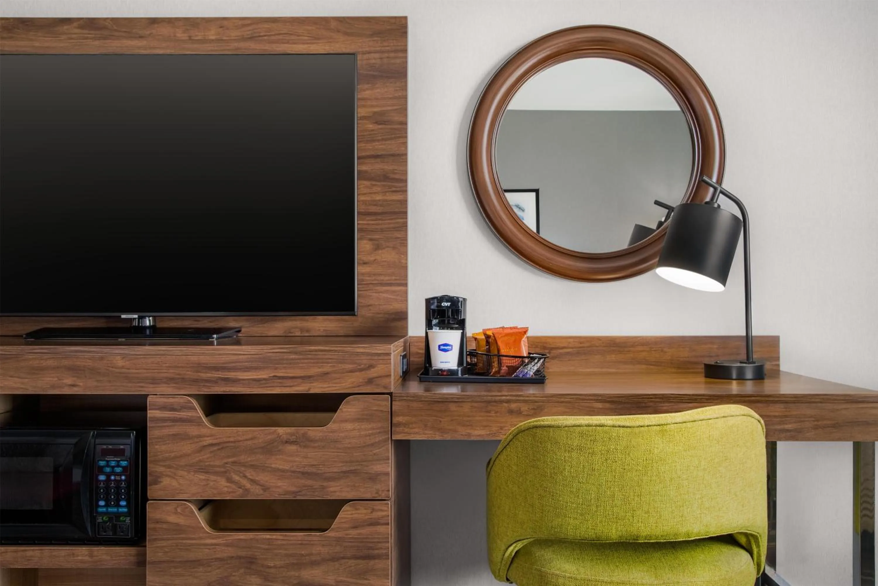 Bedroom in Hampton Inn by Hilton Kamloops