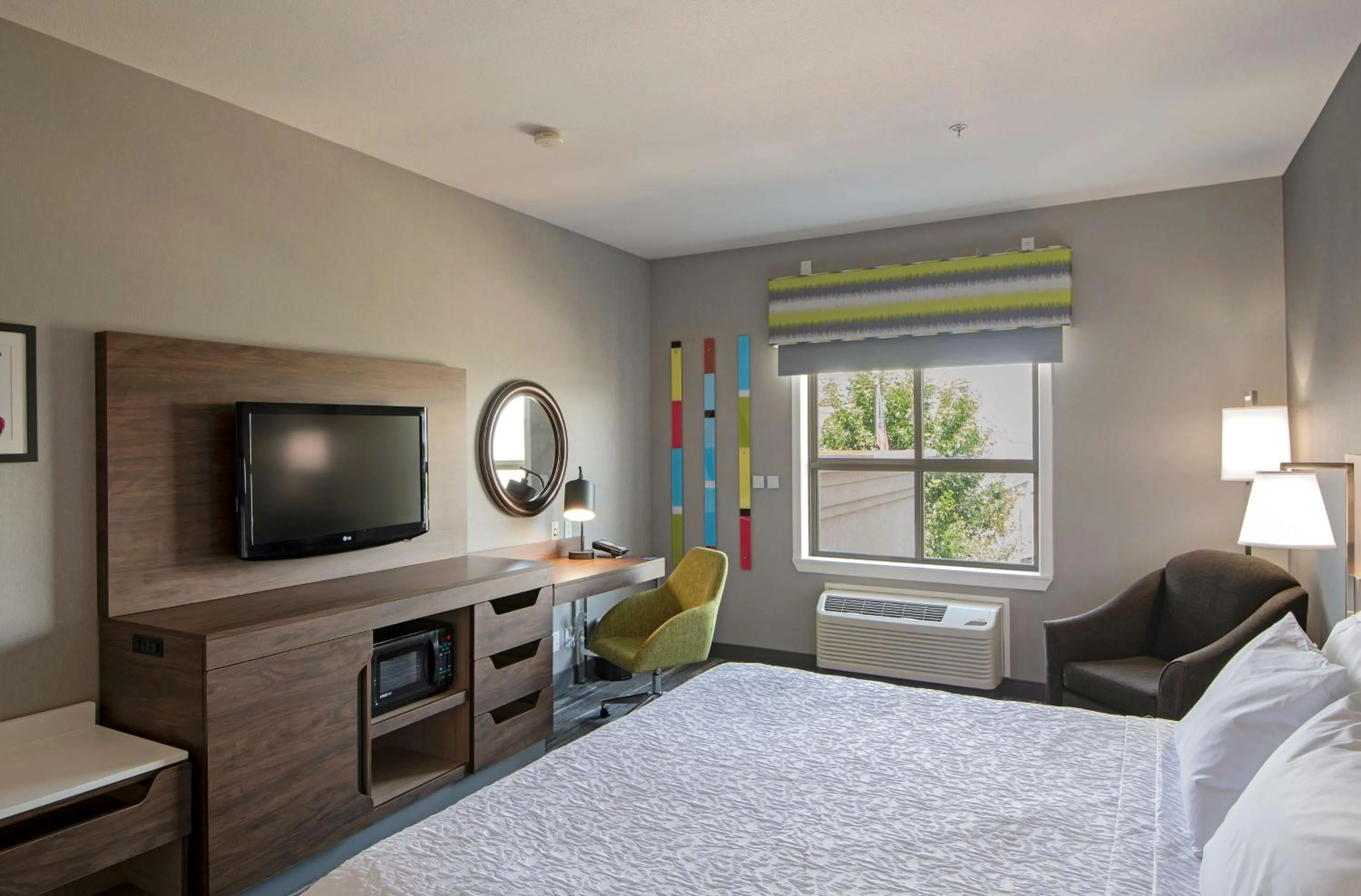 Bedroom, Bed in Hampton Inn by Hilton Kamloops