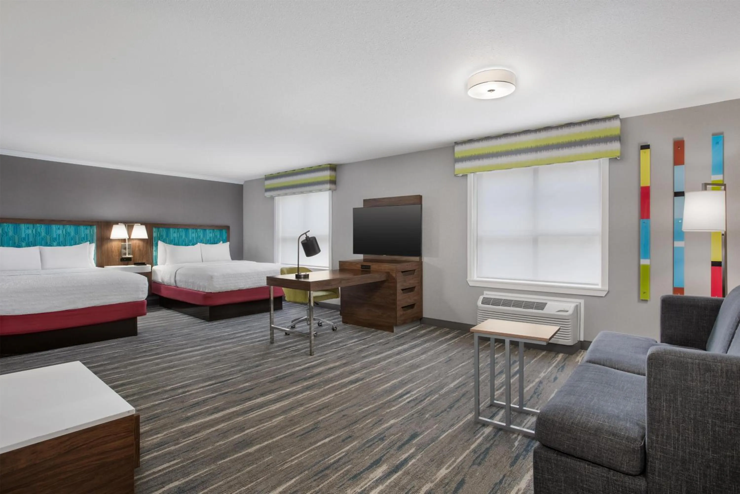 Living room, Bed in Hampton Inn by Hilton Kamloops