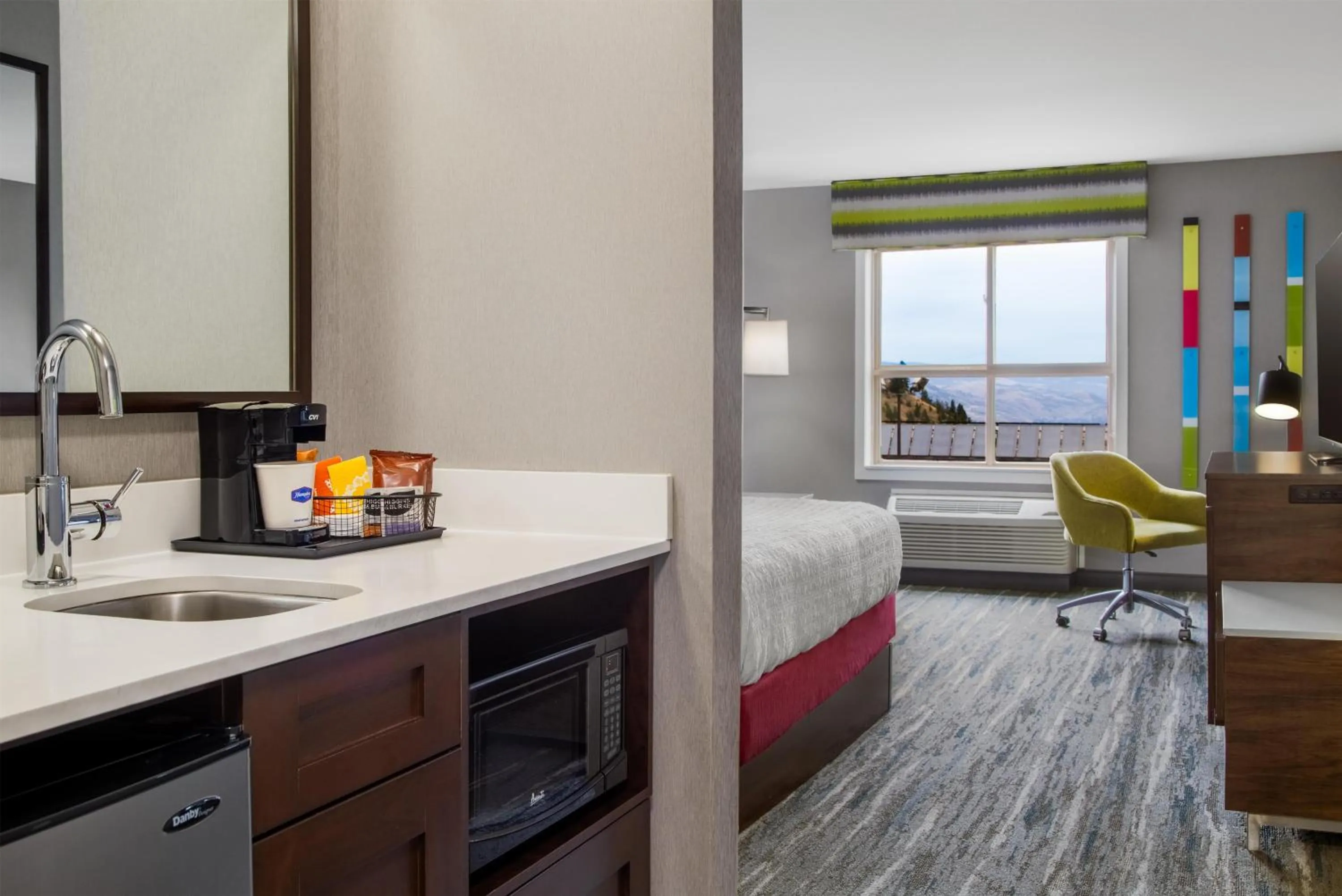 Bed in Hampton Inn by Hilton Kamloops