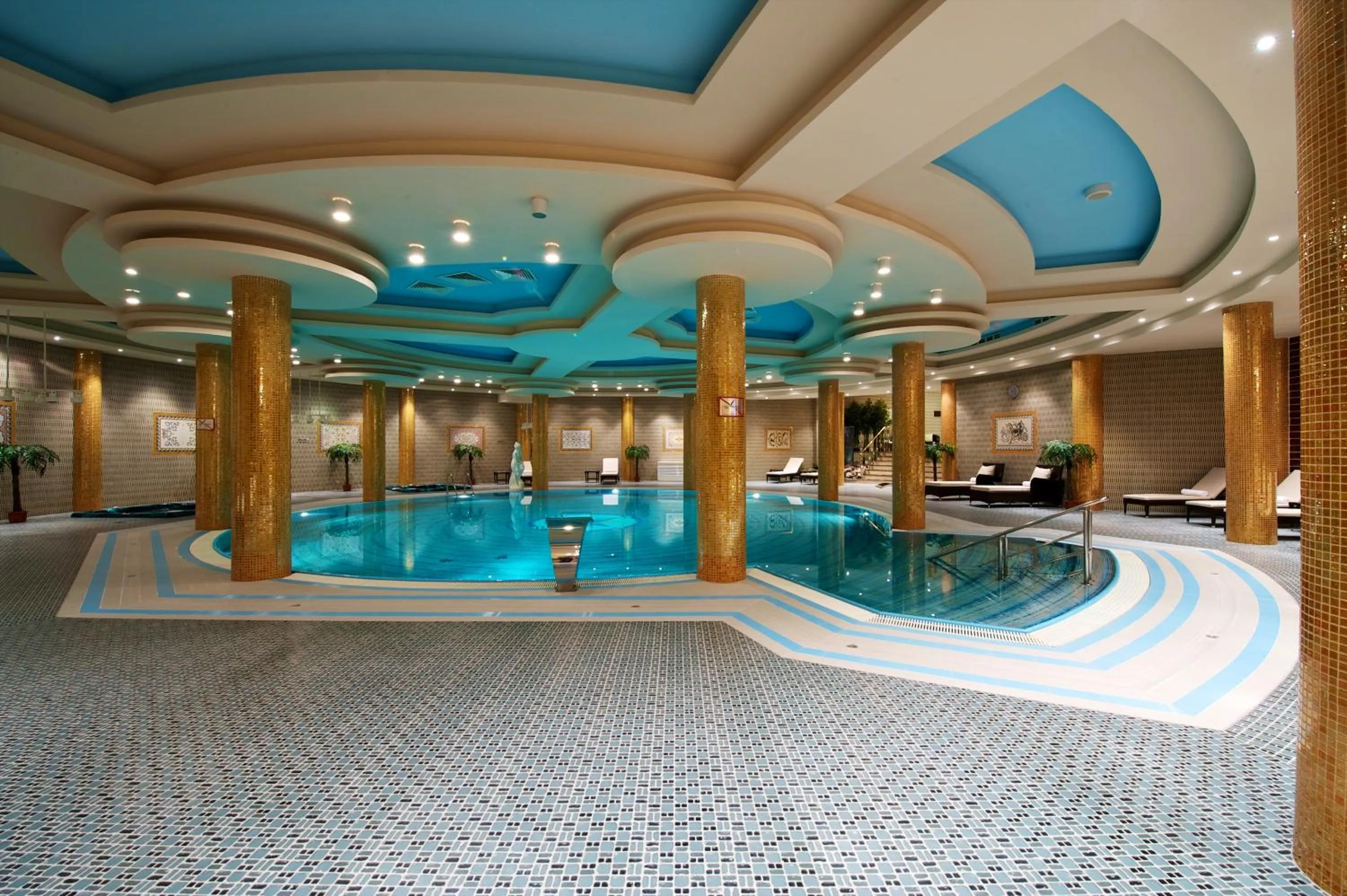 Swimming pool in Royal Tulip Almaty Hotel