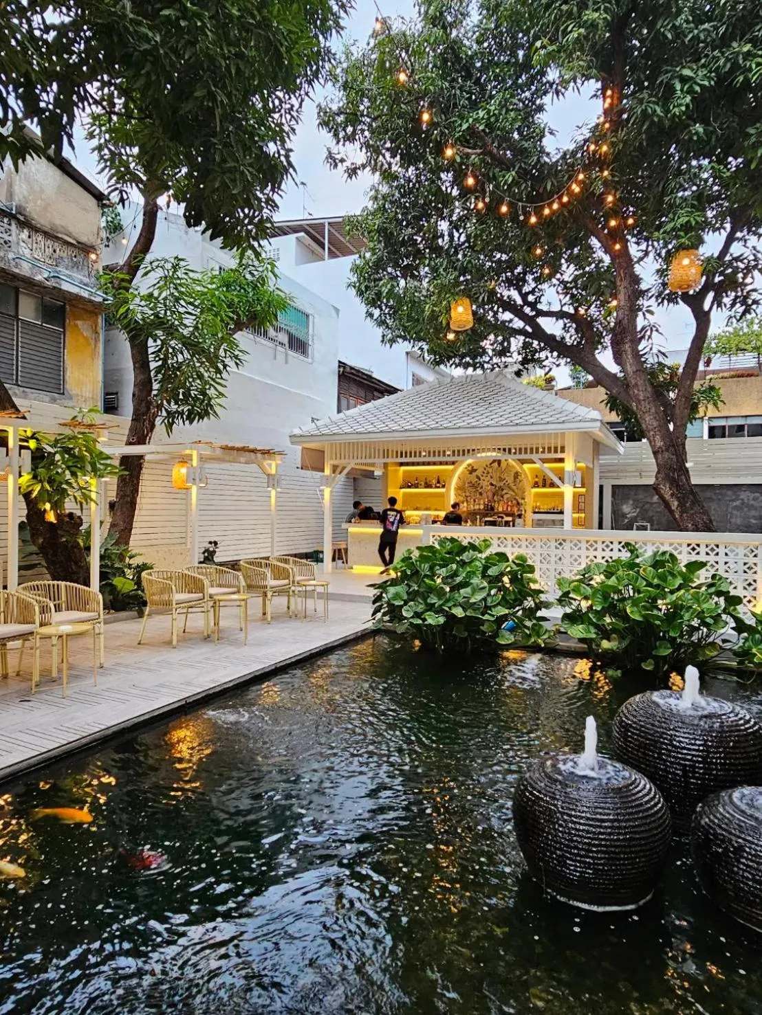 Property building in Feung Nakorn Balcony Rooms and Cafe