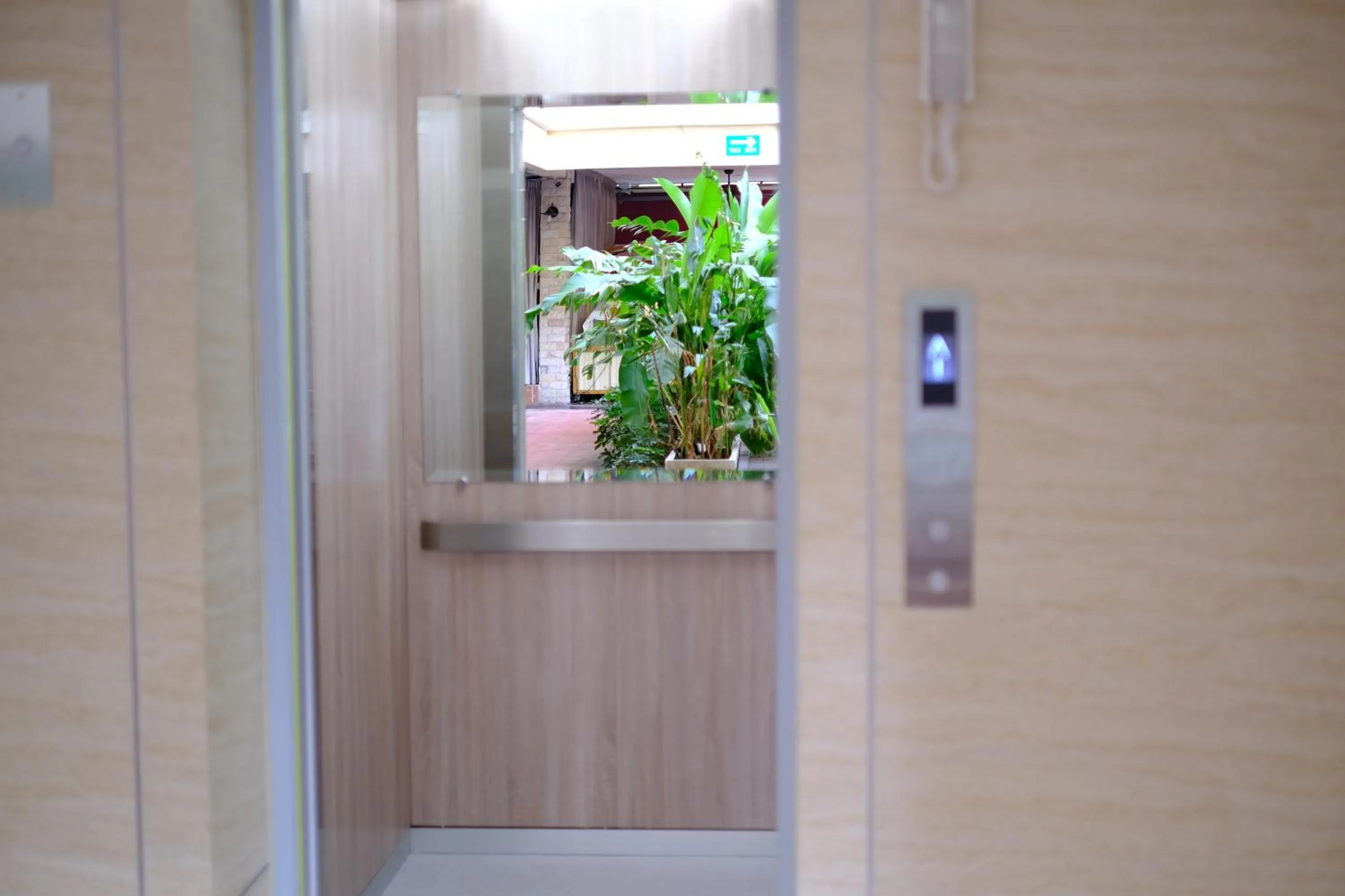 elevator in Feung Nakorn Balcony Rooms and Cafe