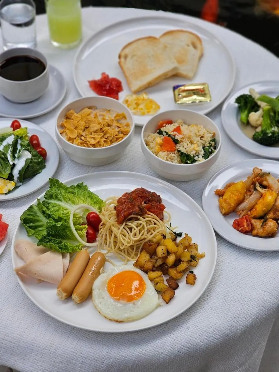 Breakfast in Feung Nakorn Balcony Rooms and Cafe