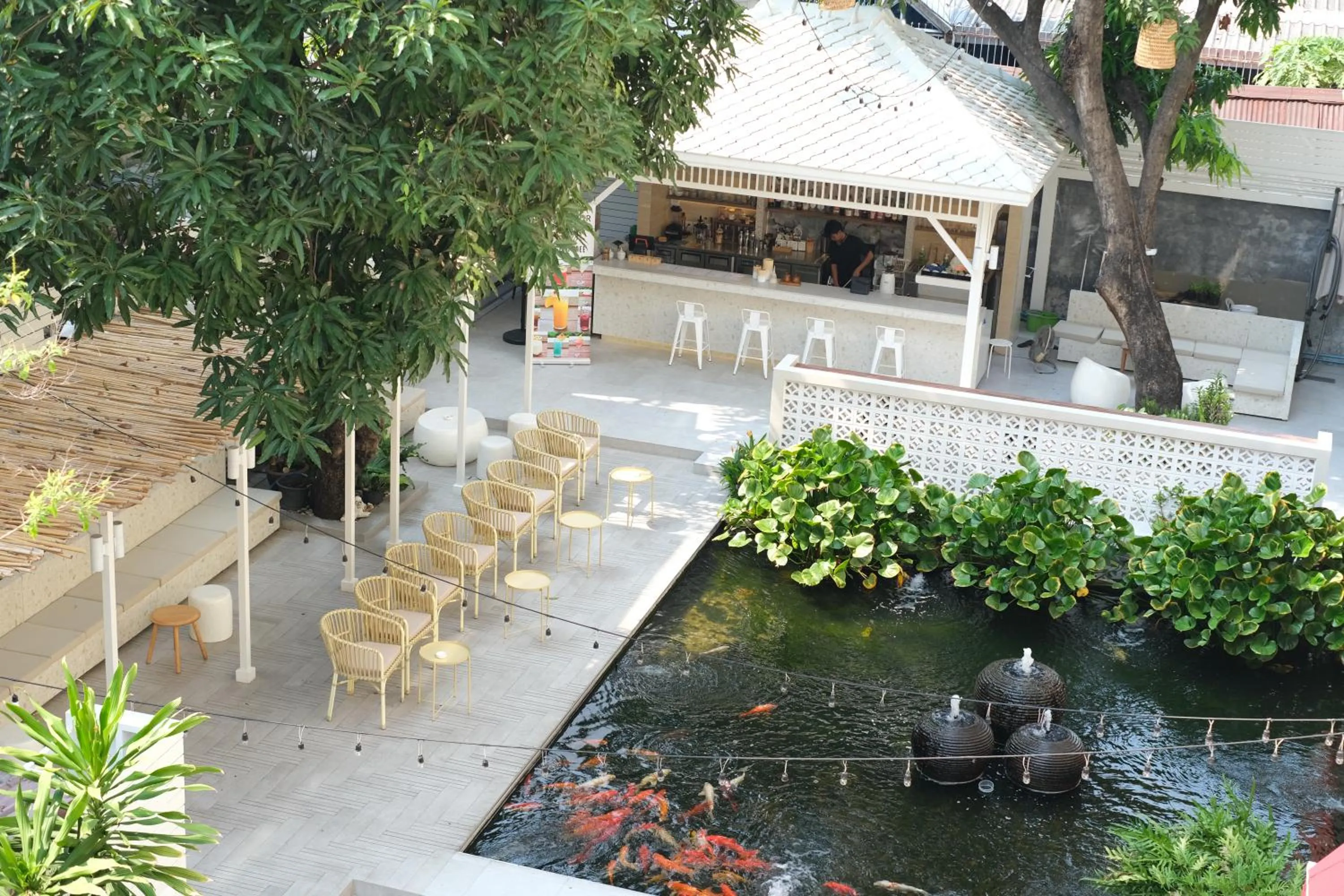 Property building in Feung Nakorn Balcony Rooms and Cafe