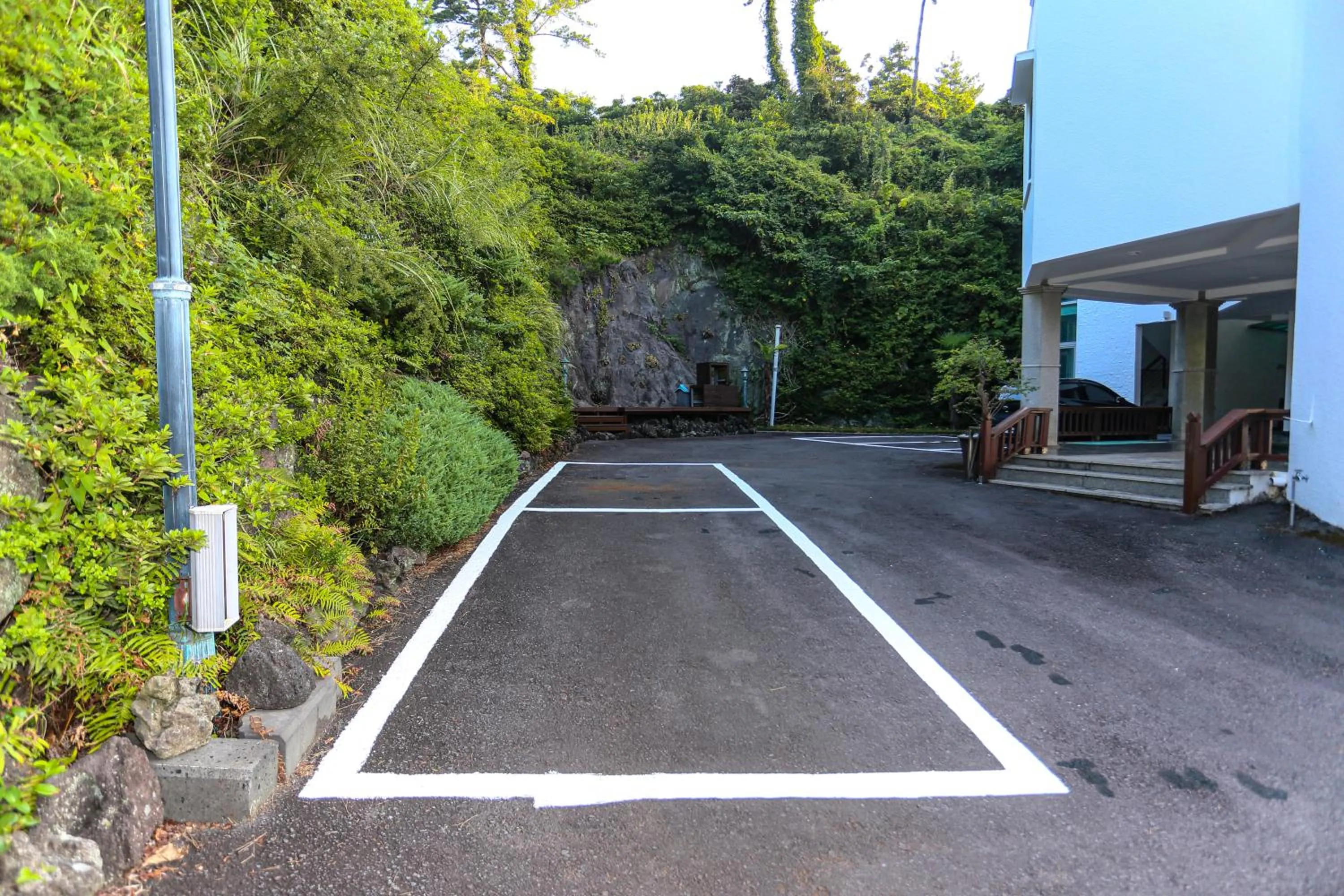 Parking in Four Season Pension